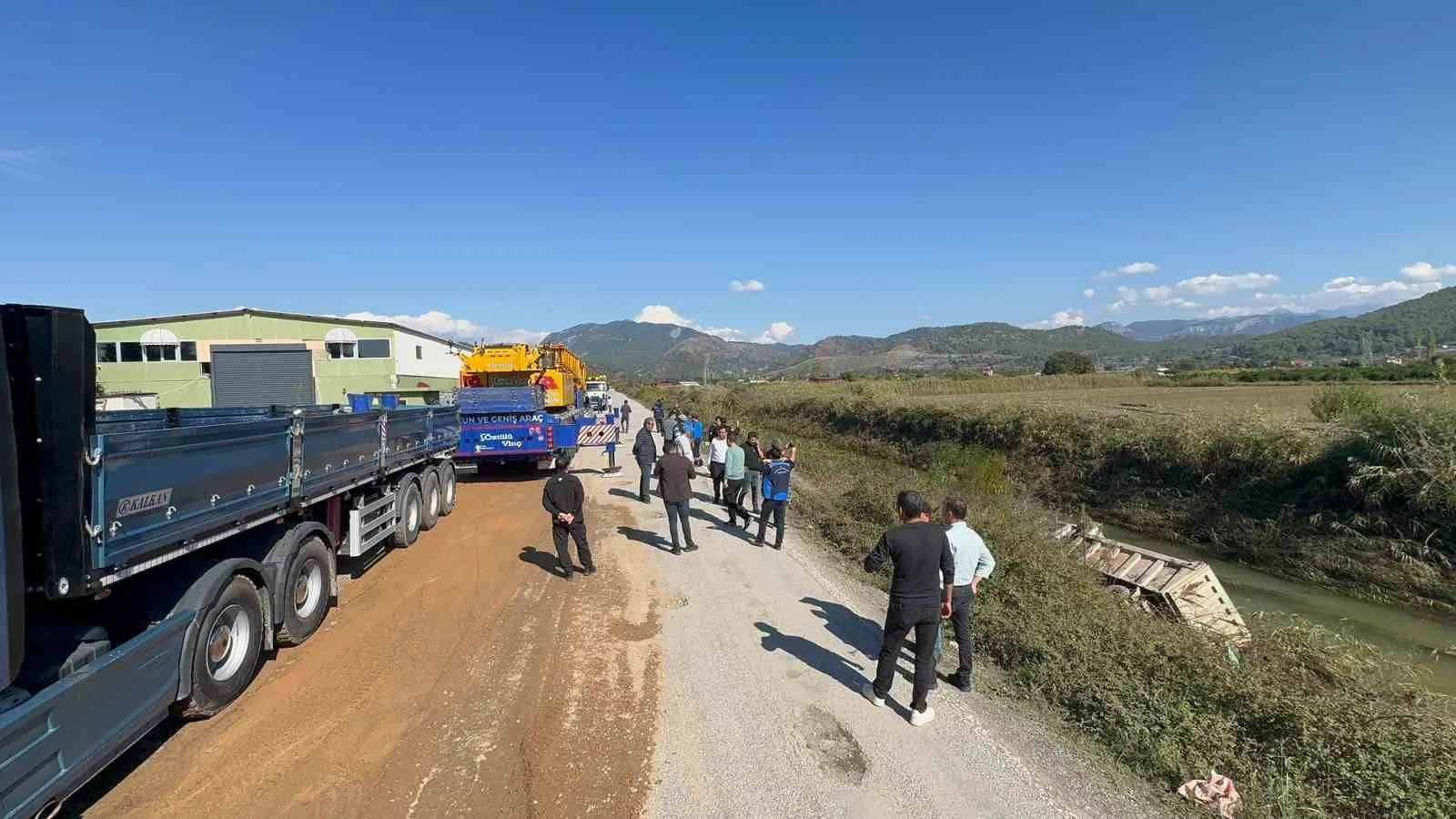 Dalaman'da ıslah çalışması sırasında kaza: Kamyon çaya uçtu