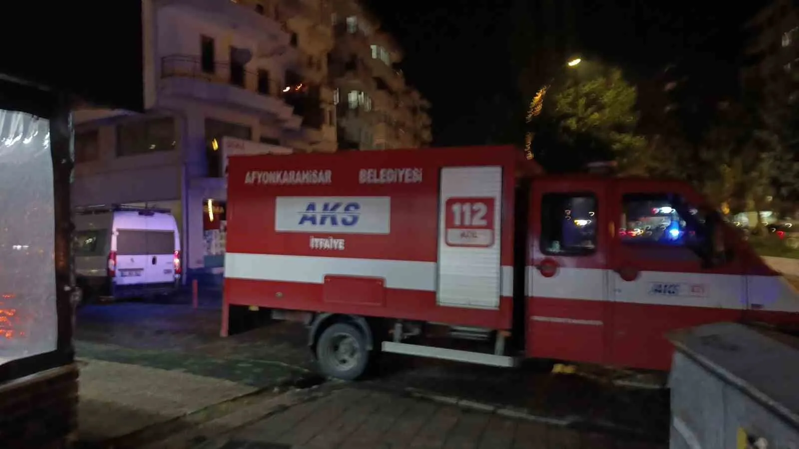 Afyonkarahisar'da fırın duvarındaki çatlaklar paniğe neden oldu: 4 katlı bina tahliye edildi
