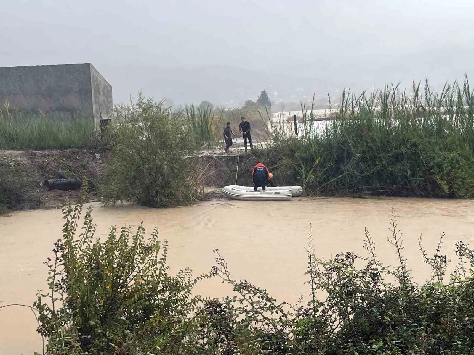 Muğla’da yağmur alarmı: 250 kişilik ekip sahada mahsur kalanların imdadına koştu