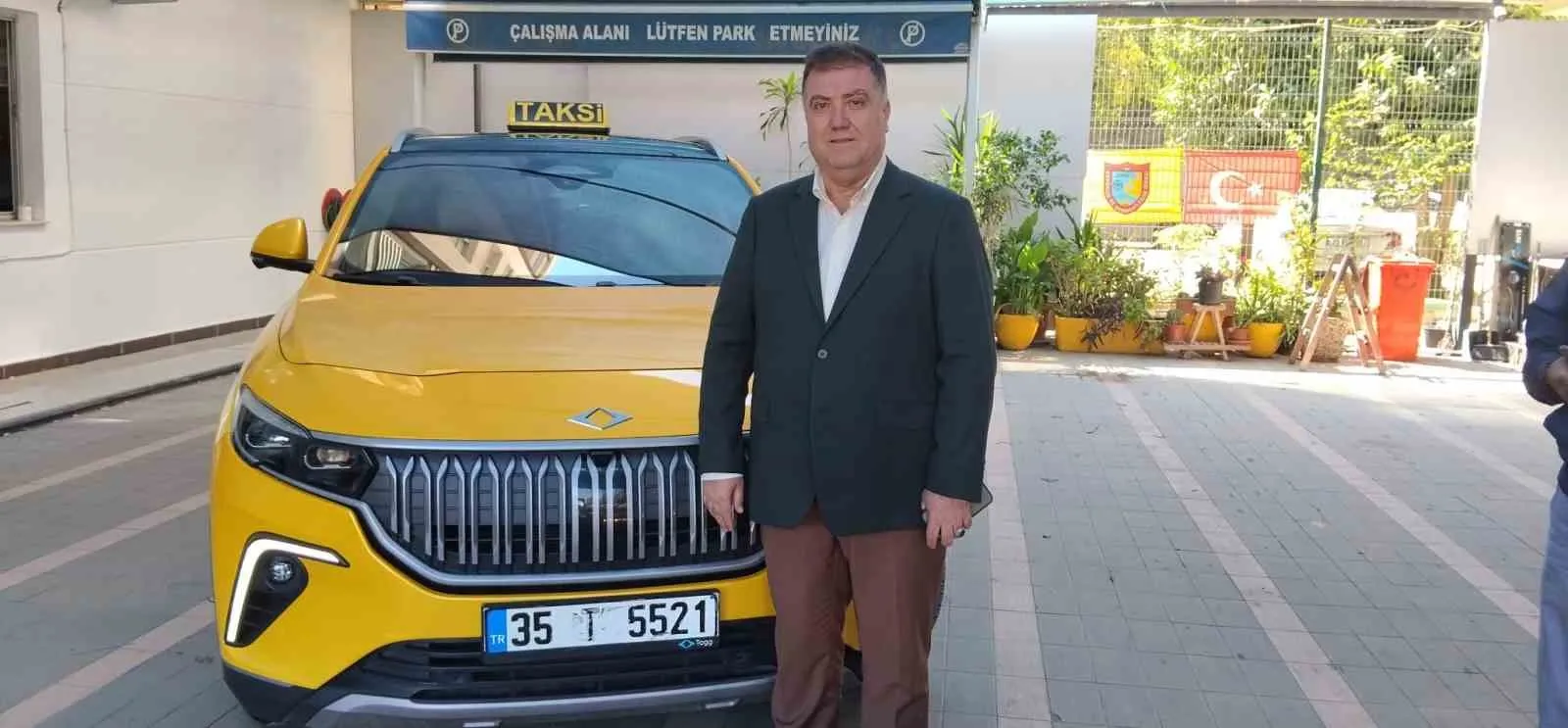 İzmir sokaklarında yerli gurur: İlk TOGG taksi mesaiye başladı