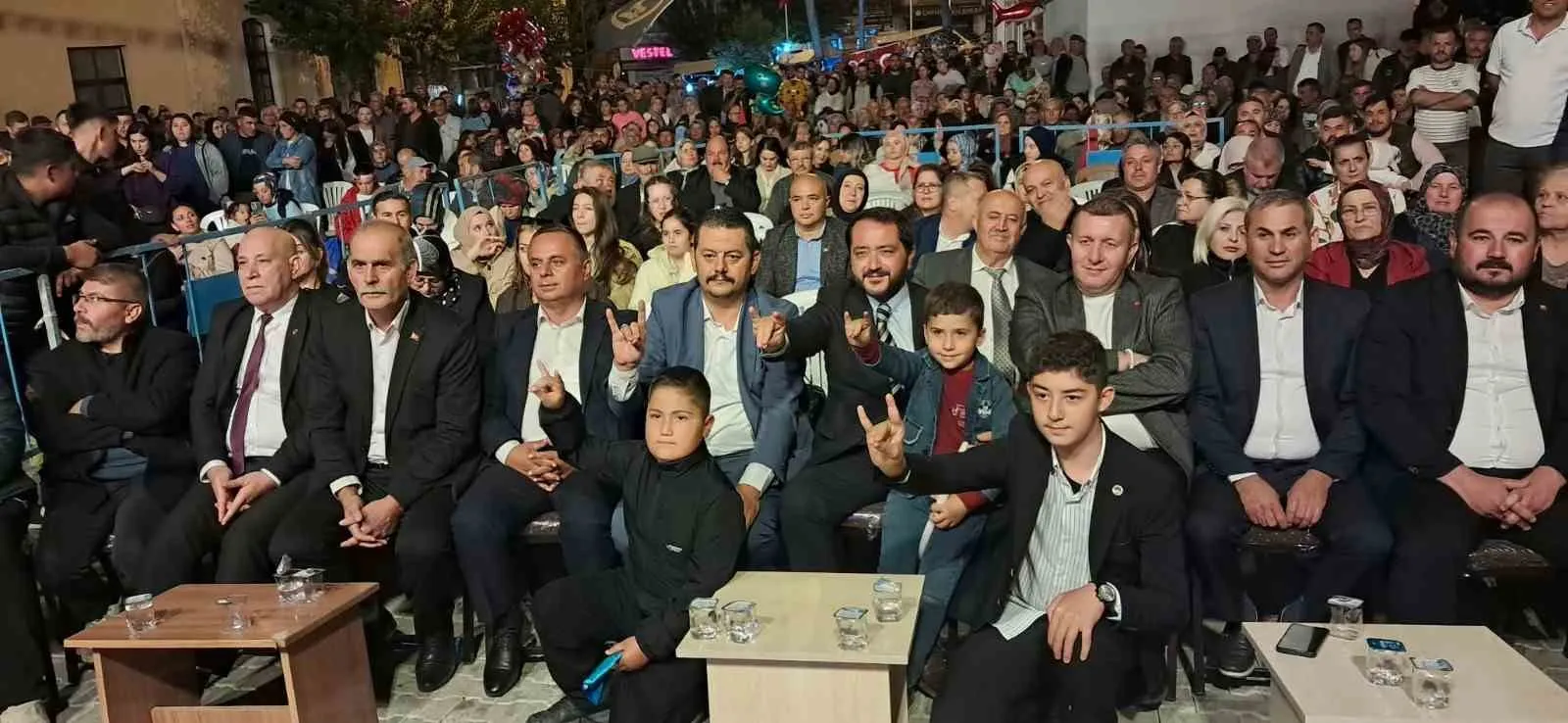 Güney Meydanı’nda Ülkü Coşkusu: Ali Kınık ile Unutulmaz Gece