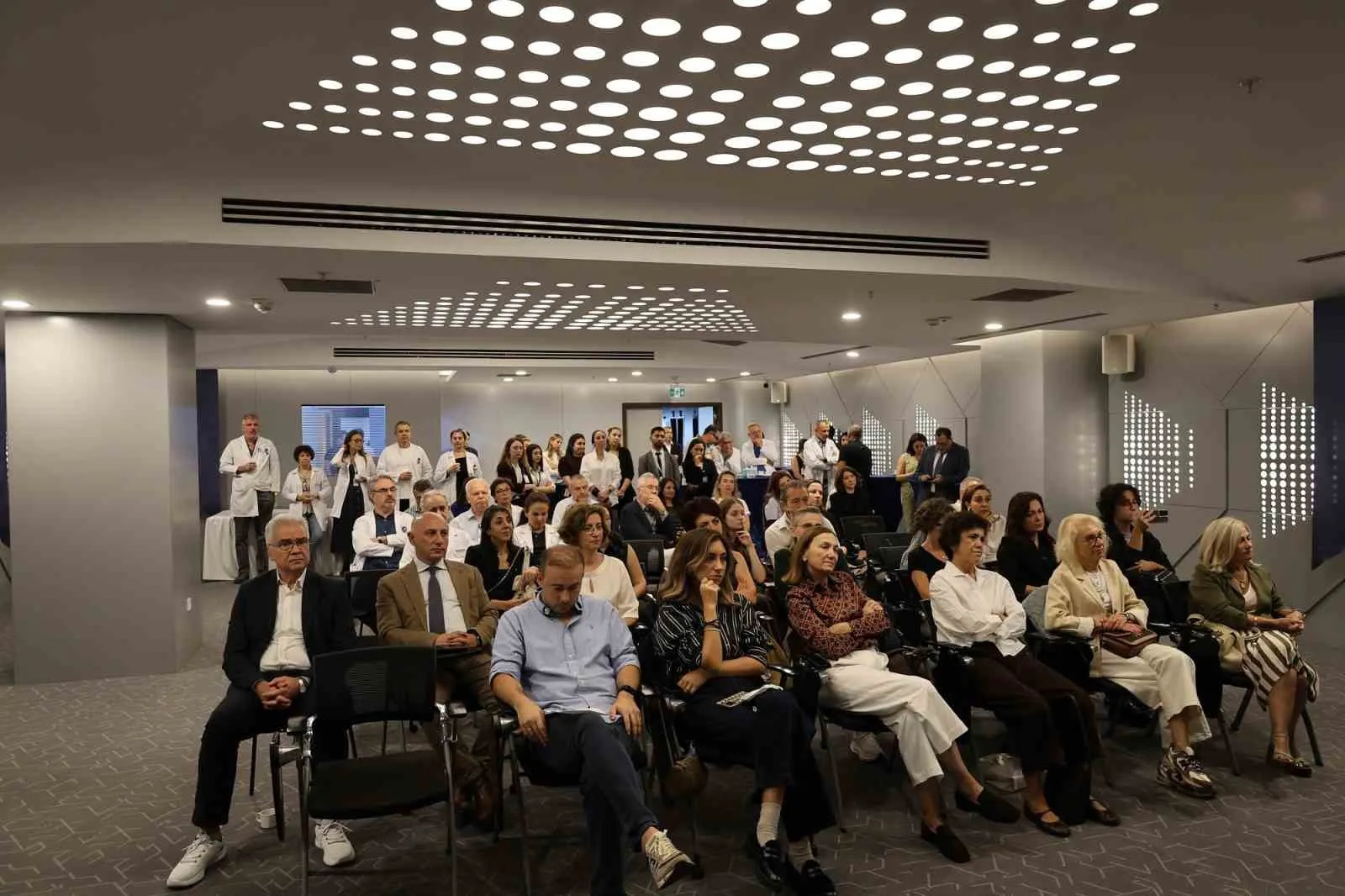 Medicana İzmir’de duygusal buluşma: Arif Yüksel’in ismi ölümsüzleşti