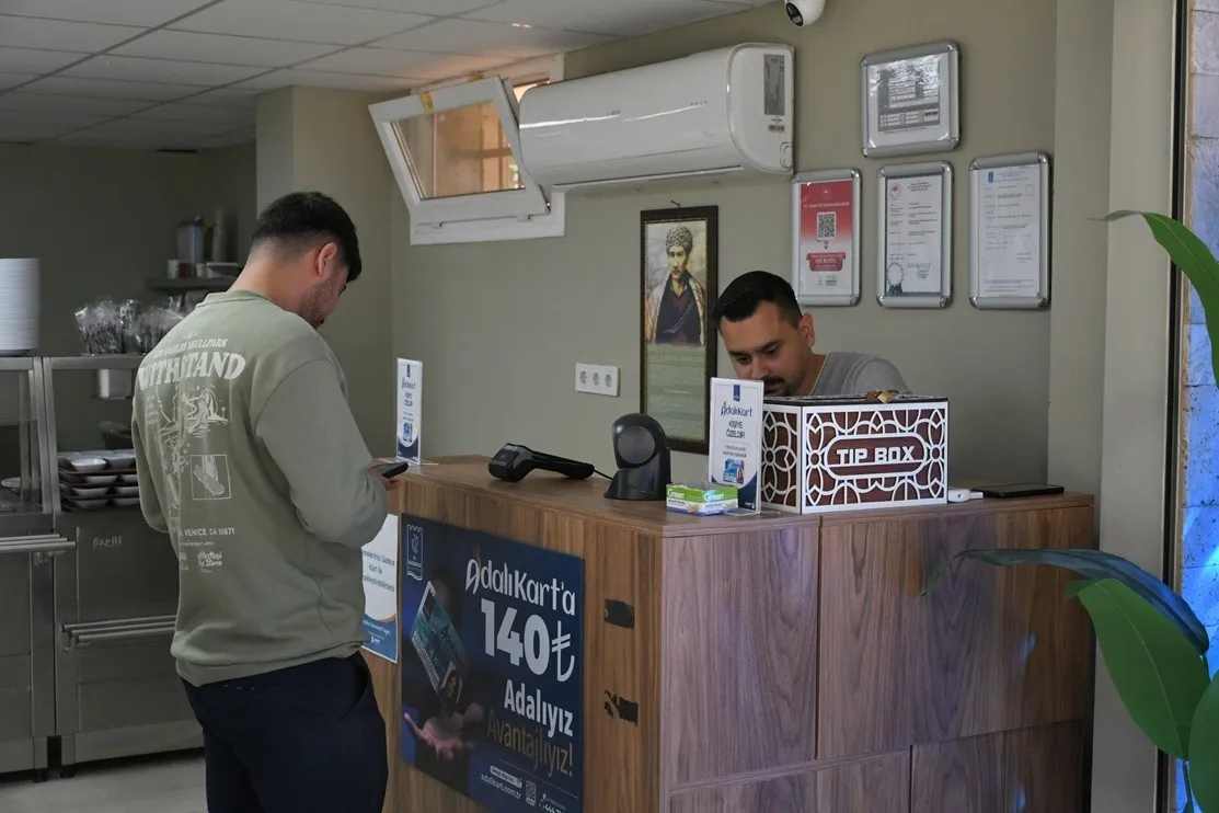 Kuşadası’nda hesaplı öğle yemeği tercihi Adalı Kart oldu: Yüzde 92’lik rekor kullanım