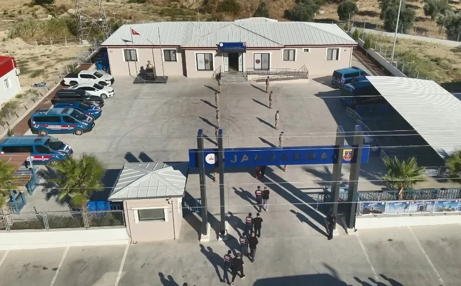 Ege'de zehir tacirlerine dev şafak baskını: 111 gözaltı