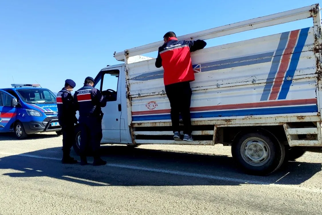 Uşak yollarında sıkı denetim: Hayvan sağlığı için geçit yok