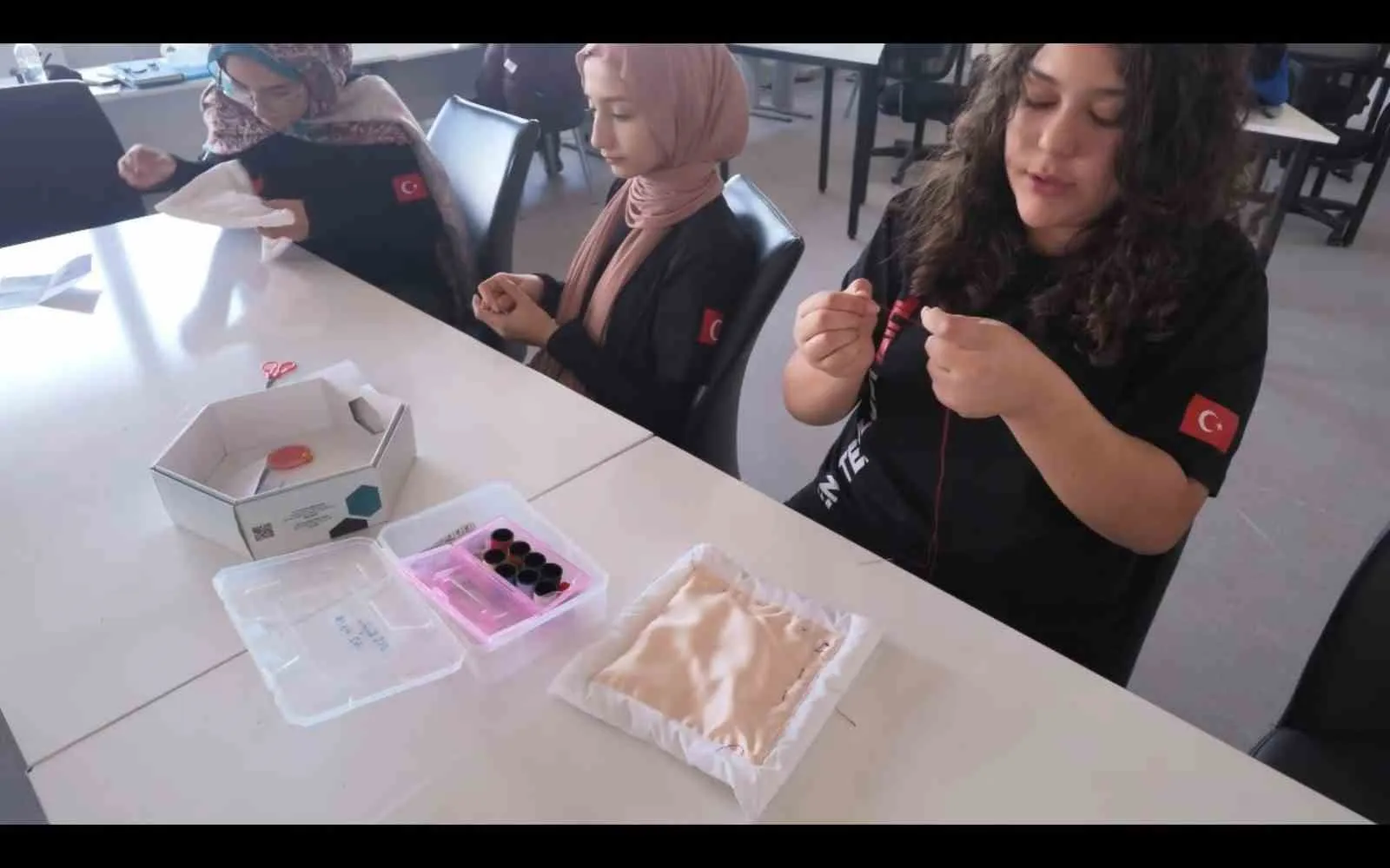 Zanaatın son temsilcileriyle buluştular: Gençlerden kültürel mirasa vefalı dokunuş