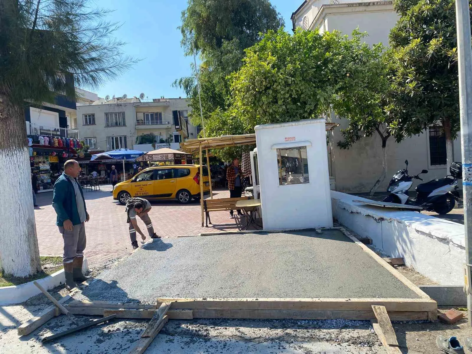 Kuşadası sokaklarında yoğun mesai: 56 noktada yenileme operasyonu