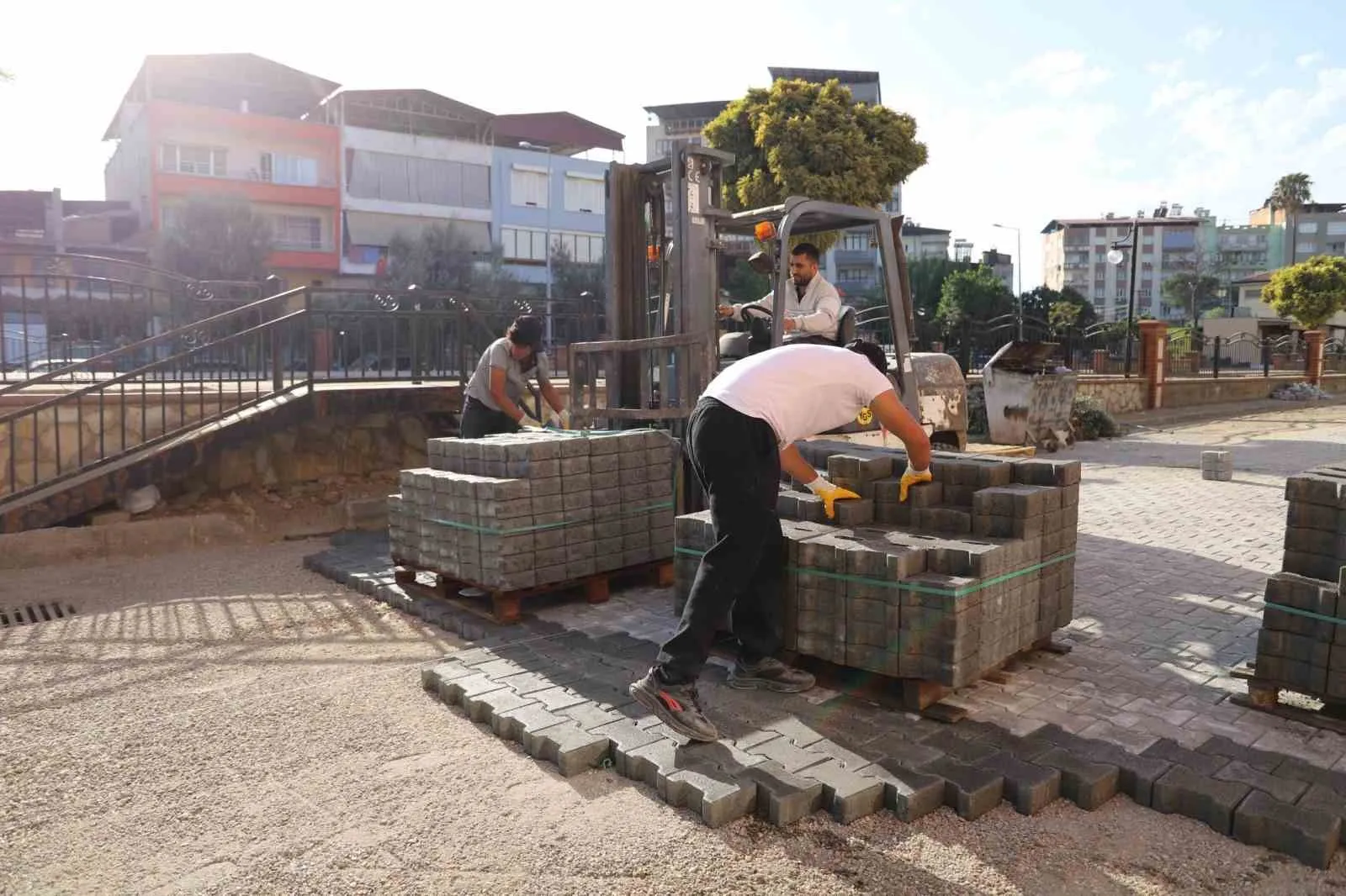 Nazilli'de yol seferberliği: Yeni Mahalle'de hummalı çalışma
