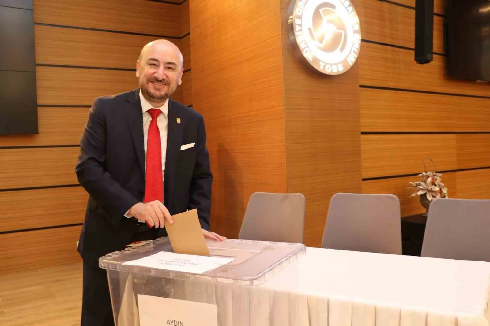AYTO’da güven tazeleyen isim belli oldu: Hakan Ülken ile yola devam