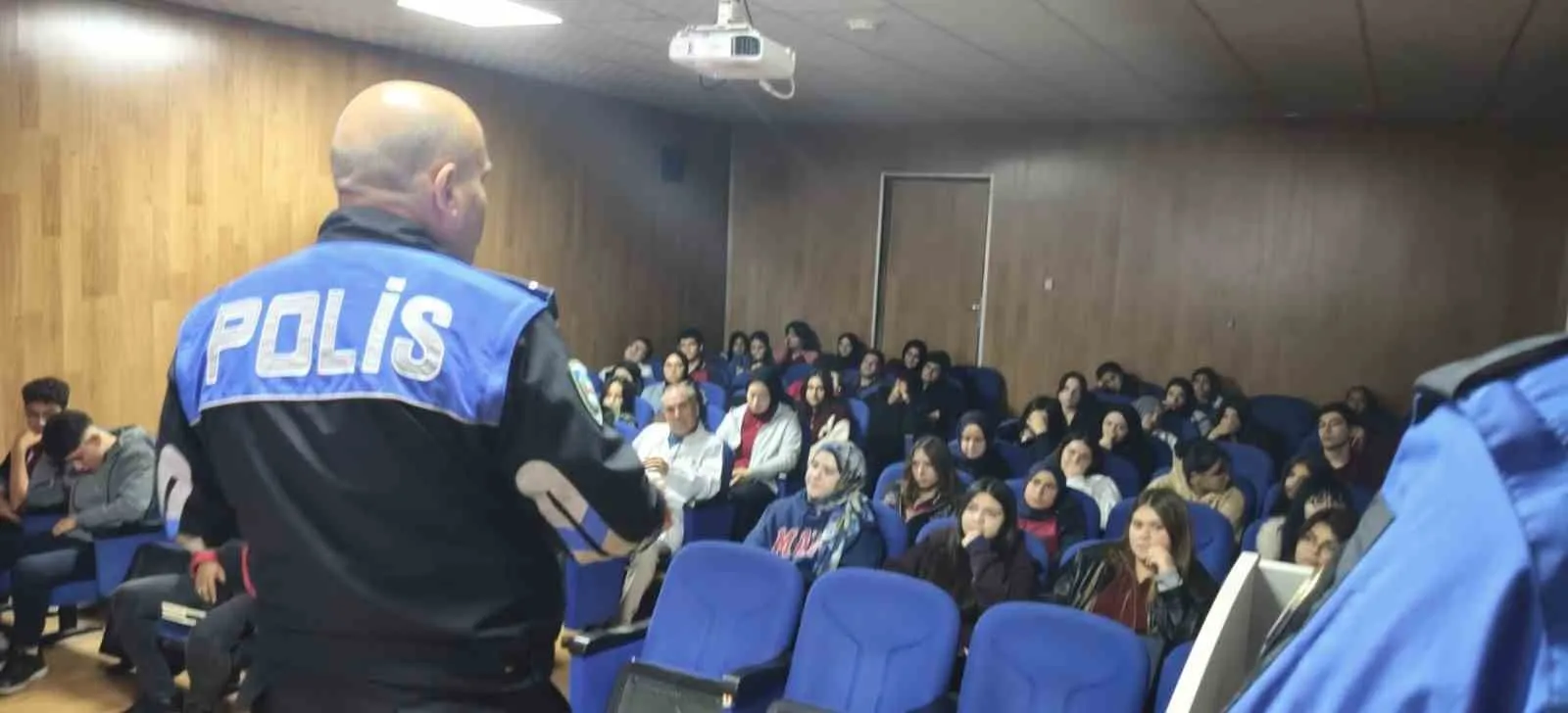 Gençlerin güvenlik rehberi emniyetten geldi: Siber dünyadan trafiğe kadar kritik uyarılar