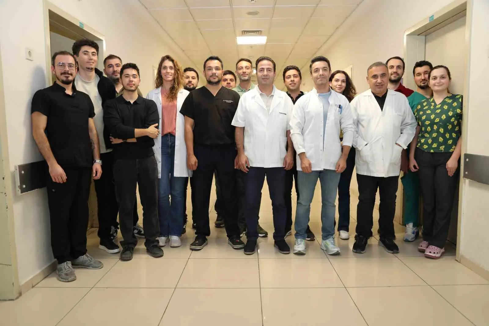 İzmir'de tıp dünyasında büyük yankı uyandıran operasyon: Kalp cerrahisinde bıçaksız dönem
