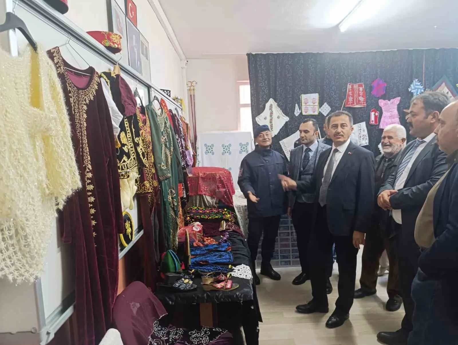 Bolvadin'de okul sıralarından geleneklere uzanan yolculuk: Kültür Evi kapılarını açtı