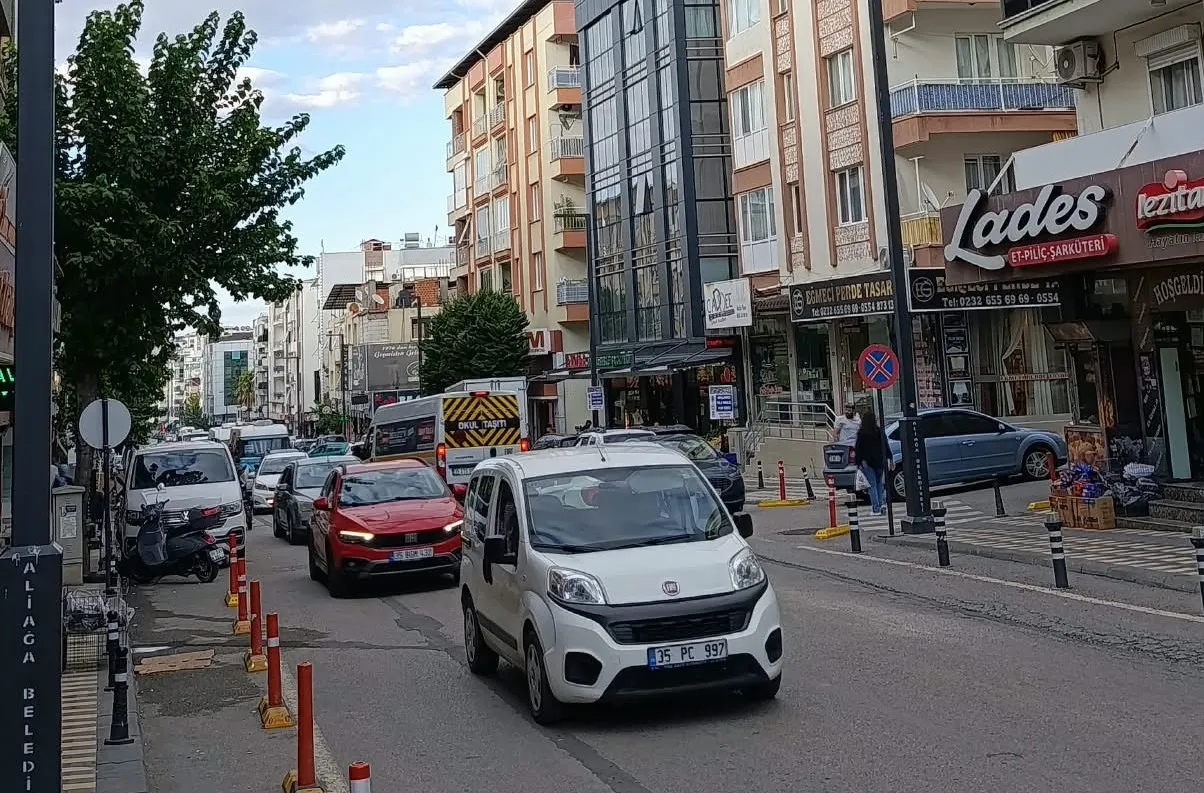 İzmir trafiğinde vites yükseldi: 2,2 milyonluk baraj aşıldı