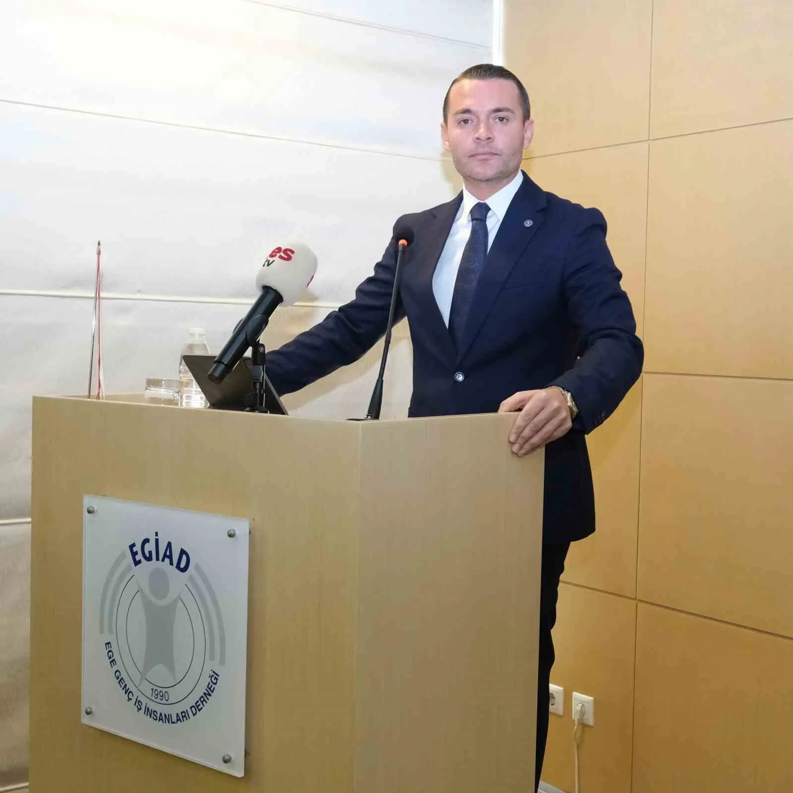 İzmir iş dünyasında alarm zilleri: Genç işsizlik Türkiye ortalamasını geride bıraktı