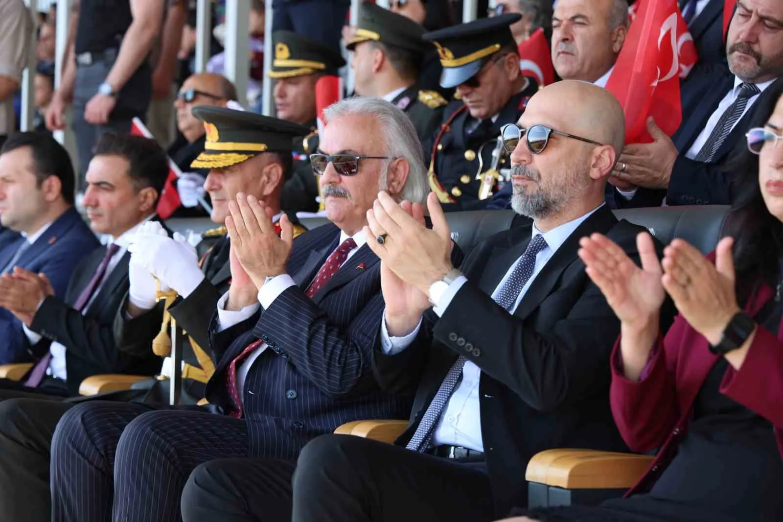 Söke’de 29 Ekim gururu: Cumhuriyet’in 103. yılı stadyumda devleşti