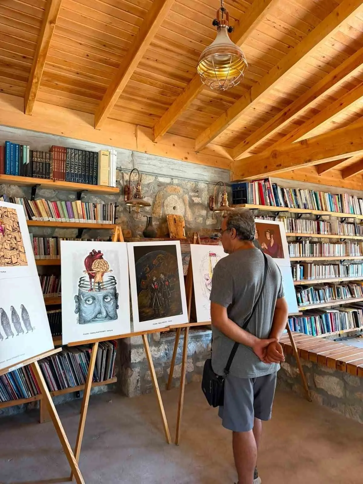 Çizgilerle sevgi rüzgarı: Muğla’da uluslararası karikatür şöleni sona erdi