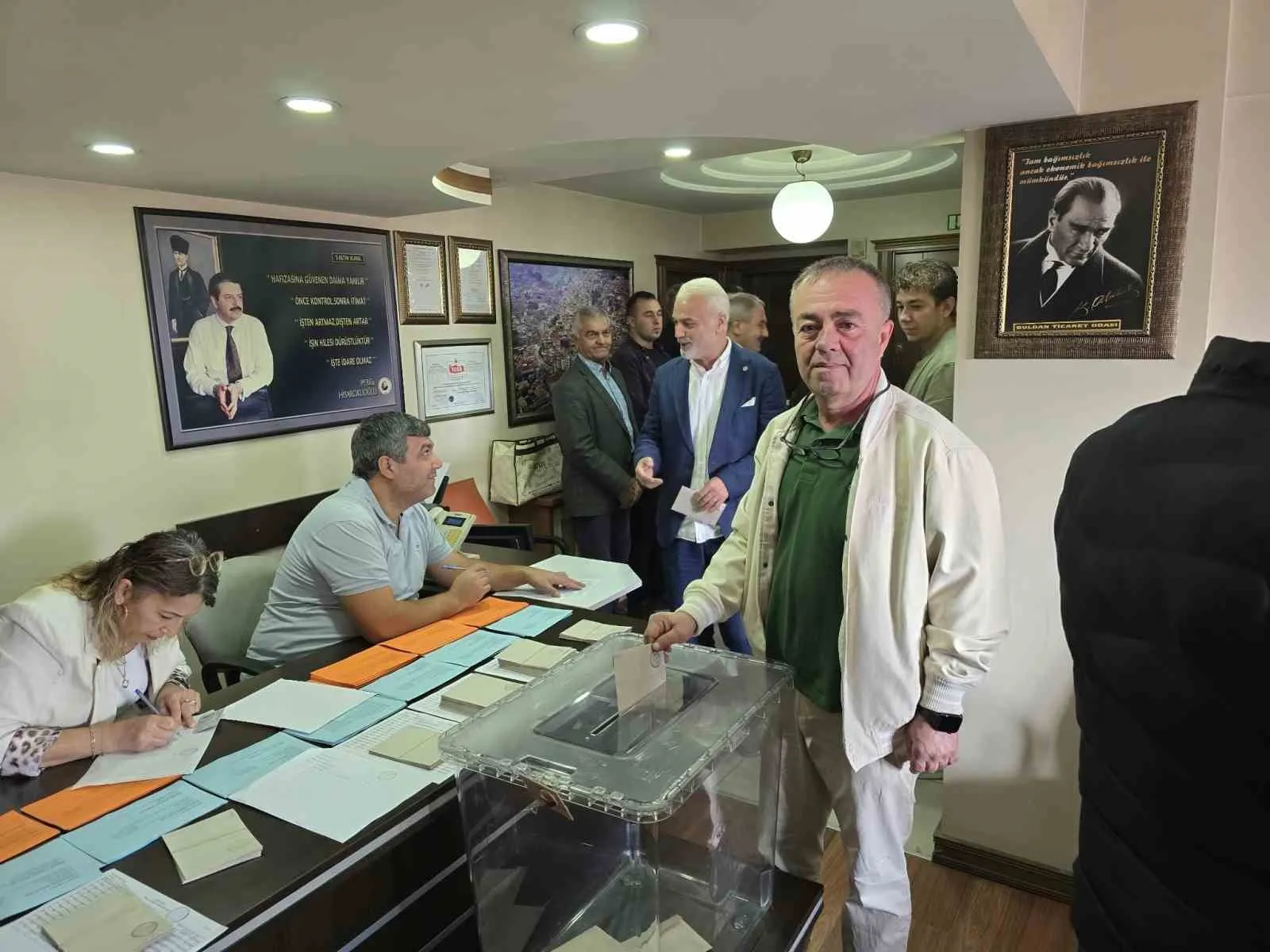 Buldan’da sandıktan değişim çıktı: Oda yönetimi Özgür Önder’e emanet