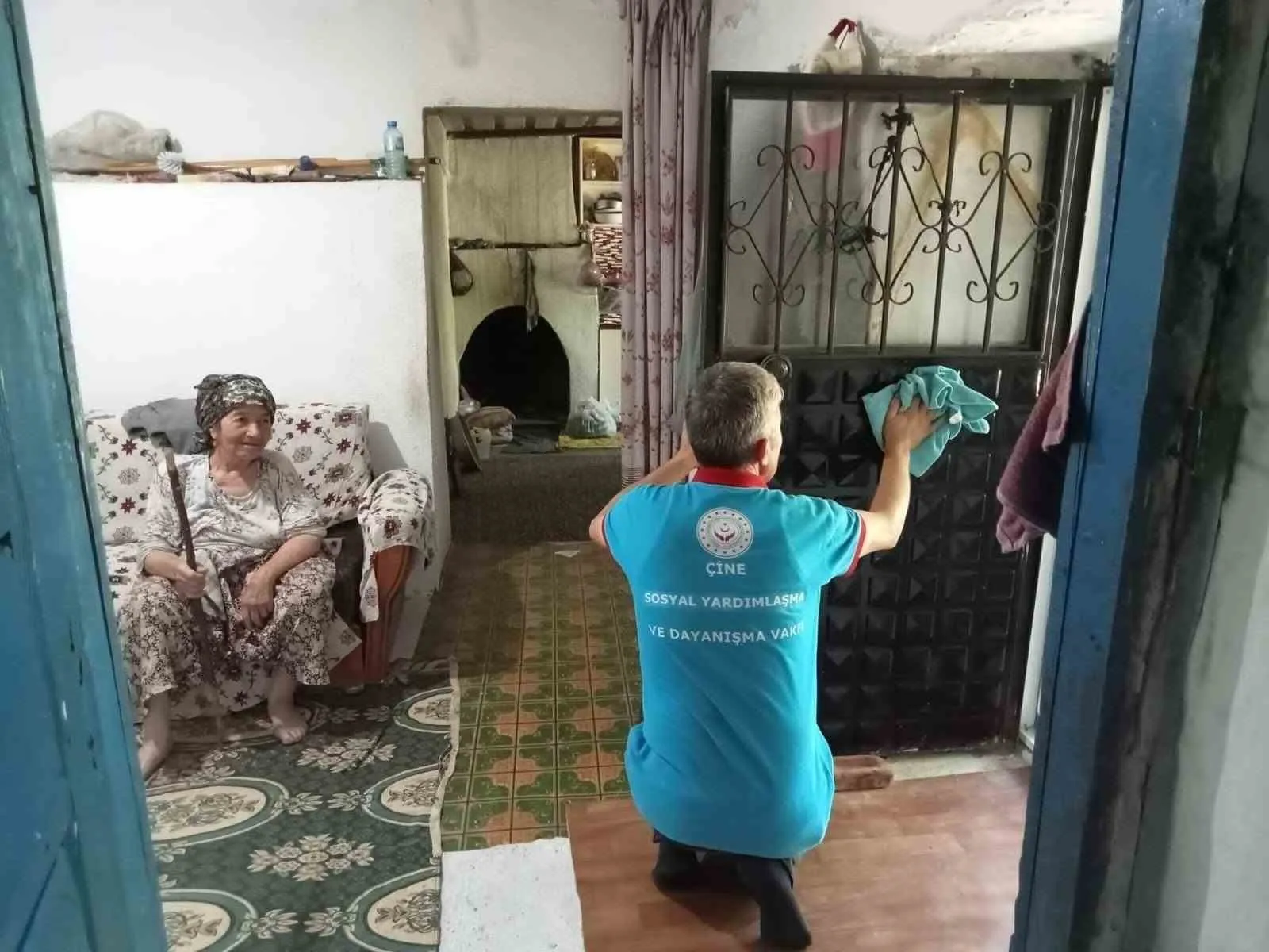Çine’de kimsesizlerin kimsesi oldular: Vefa eli evlere huzur taşıyor