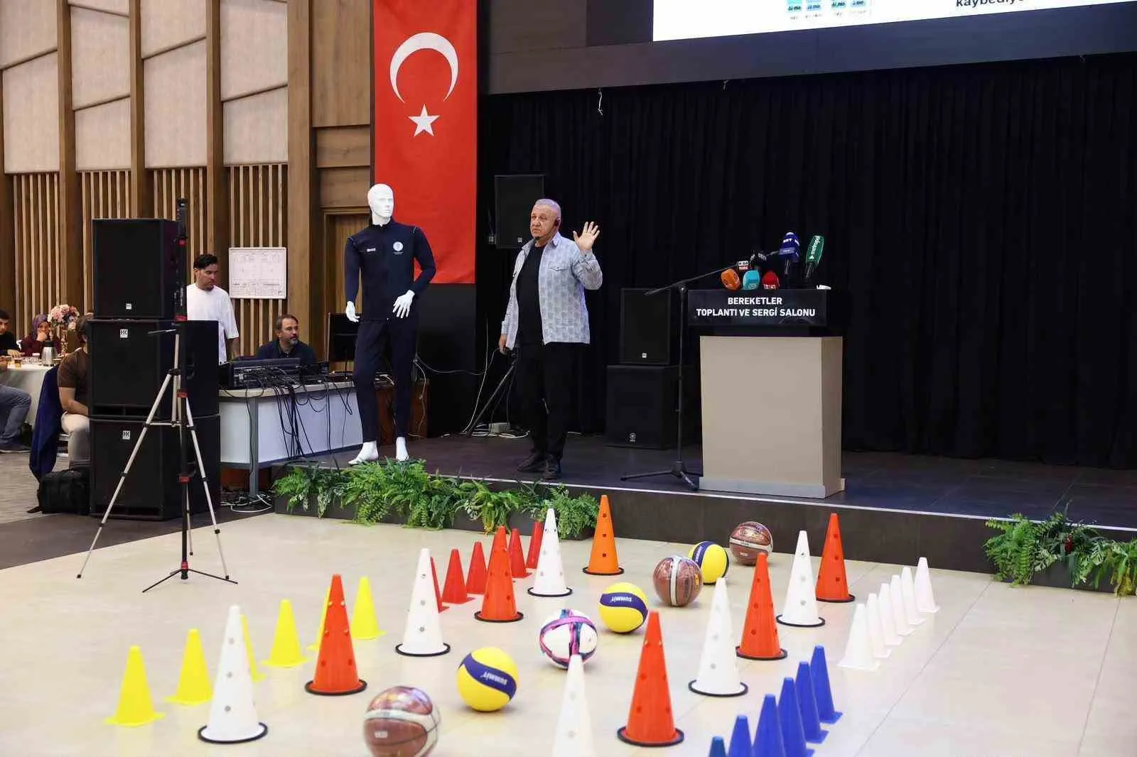 Merkezefendi’de amatör sporun gücüne tam destek: 127 kulübe özel ekipman