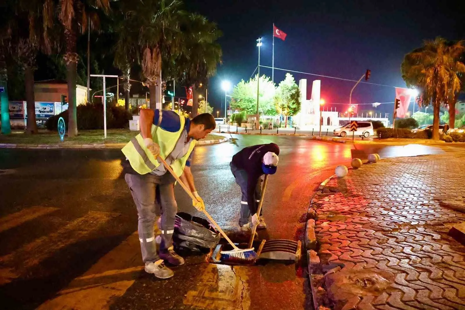 Didim’de yağmur mesaisi: Altyapı kışa hazır hale getirildi