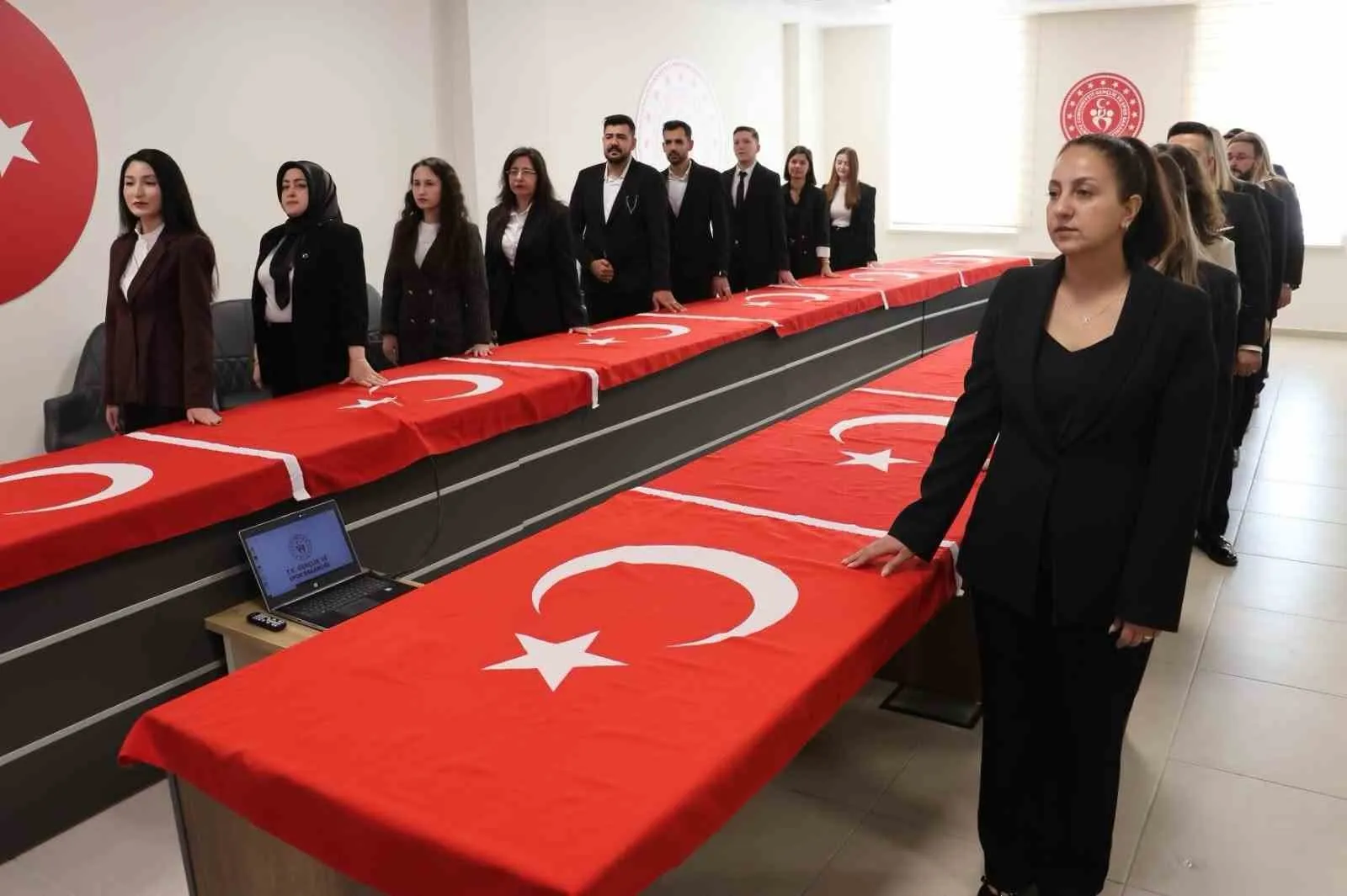 Aydın’da memuriyet heyecanı: Sözleşmeliler yemin ederek kadroya geçti