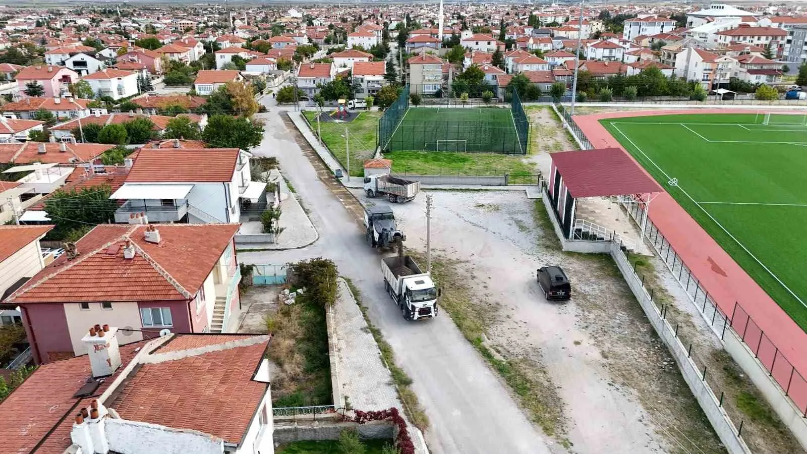 Bolvadin’de asfalt mesaisi: 12 sokak baştan aşağı yenileniyor