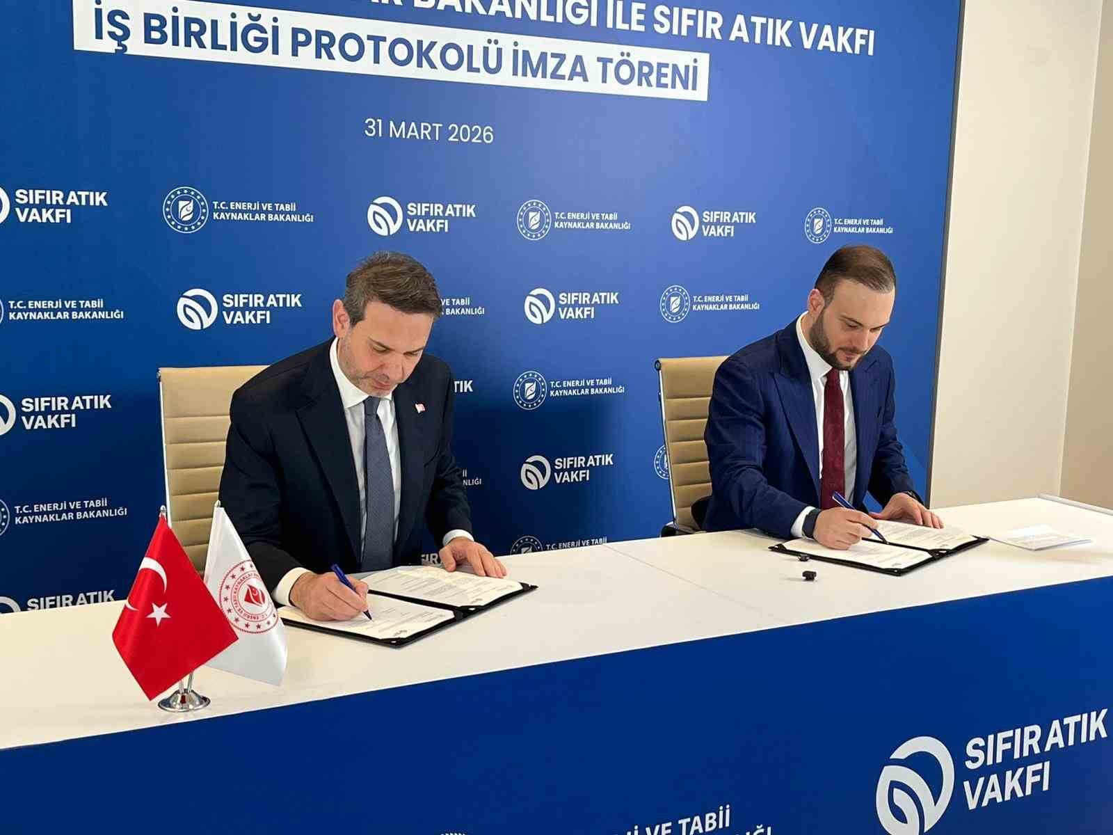 enerji-ve-tabii-kaynaklar-bakani-bayraktar-savasin-esiginde-enerjiyi-dogru-kullanabilmek-her-zamankinden-daha-onemli