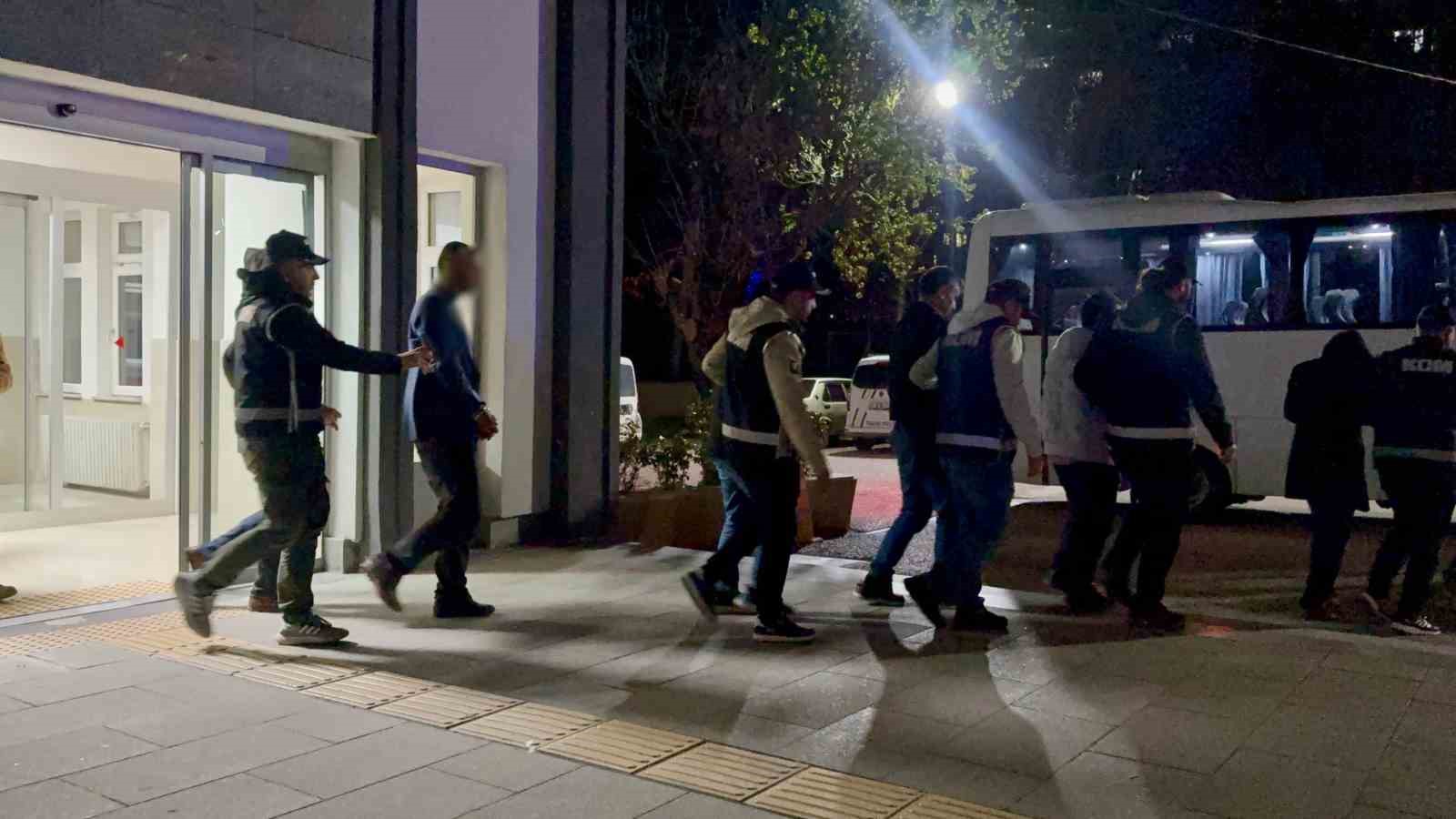tokatta-ehliyet-sinavinda-yapay-zekali-joker-aday-operasyonu-14-tutuklama