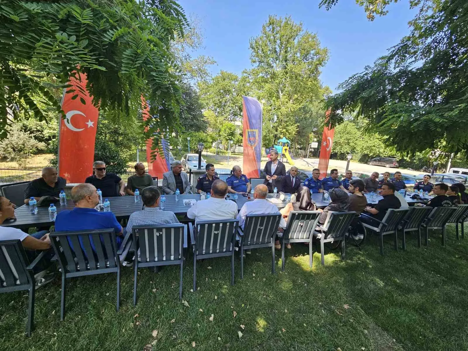 Salihli'de vefa dolu veda: Komutana anlamlı teşekkür