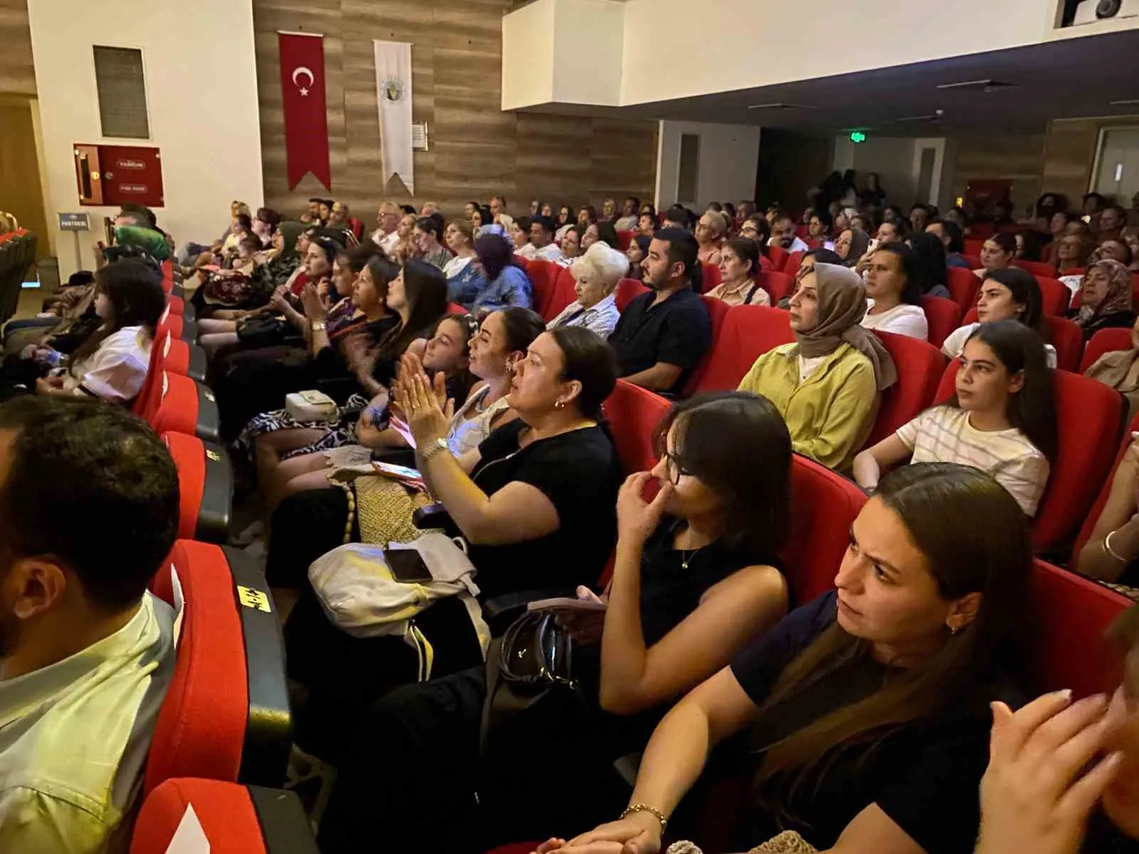 Alaşehir’de eğitimcilerden sanat ziyafeti: Maarif Orkestrası büyüledi