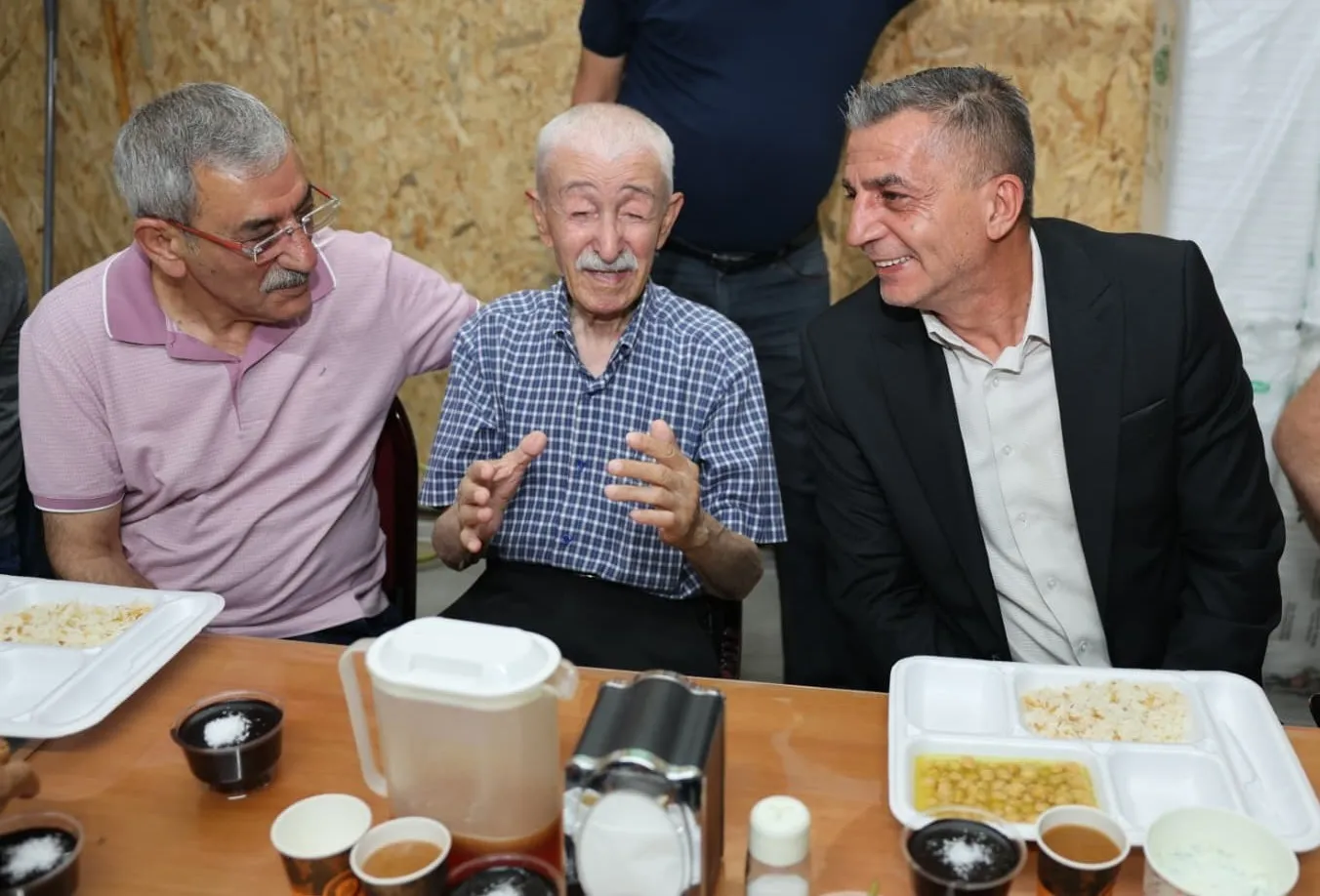 Şehzadeler’de Muharrem buluşması: Başkan Şimşek orucunu vatandaşlarla açtı
