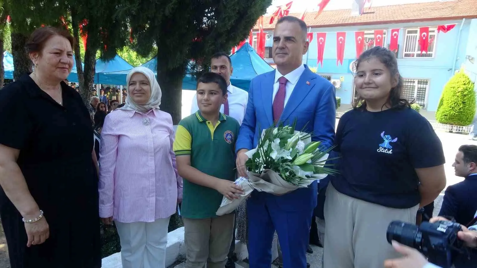 Muğla’da karne coşkusu: Vali Akbıyık’tan öğrencilere tatil mesajı