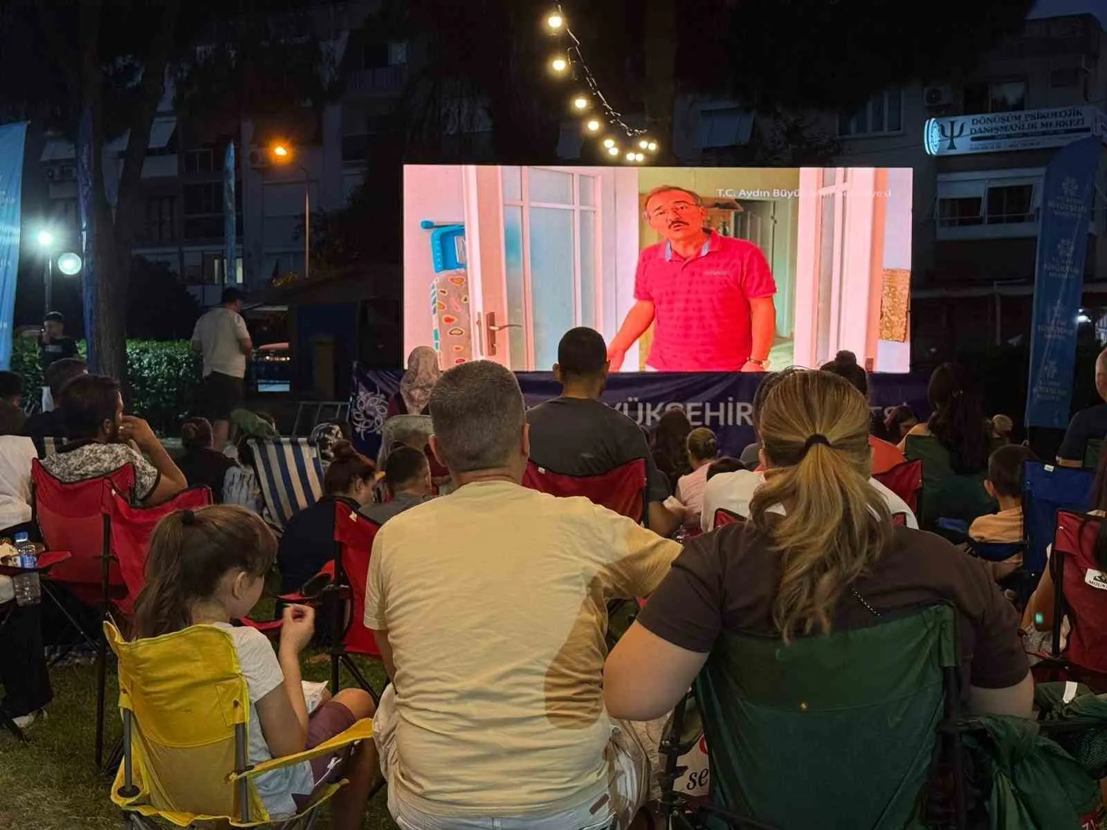 Nazilli’de nostaljik sinema rüzgarı: Yıldızların altında kahkaha dolu bir gece