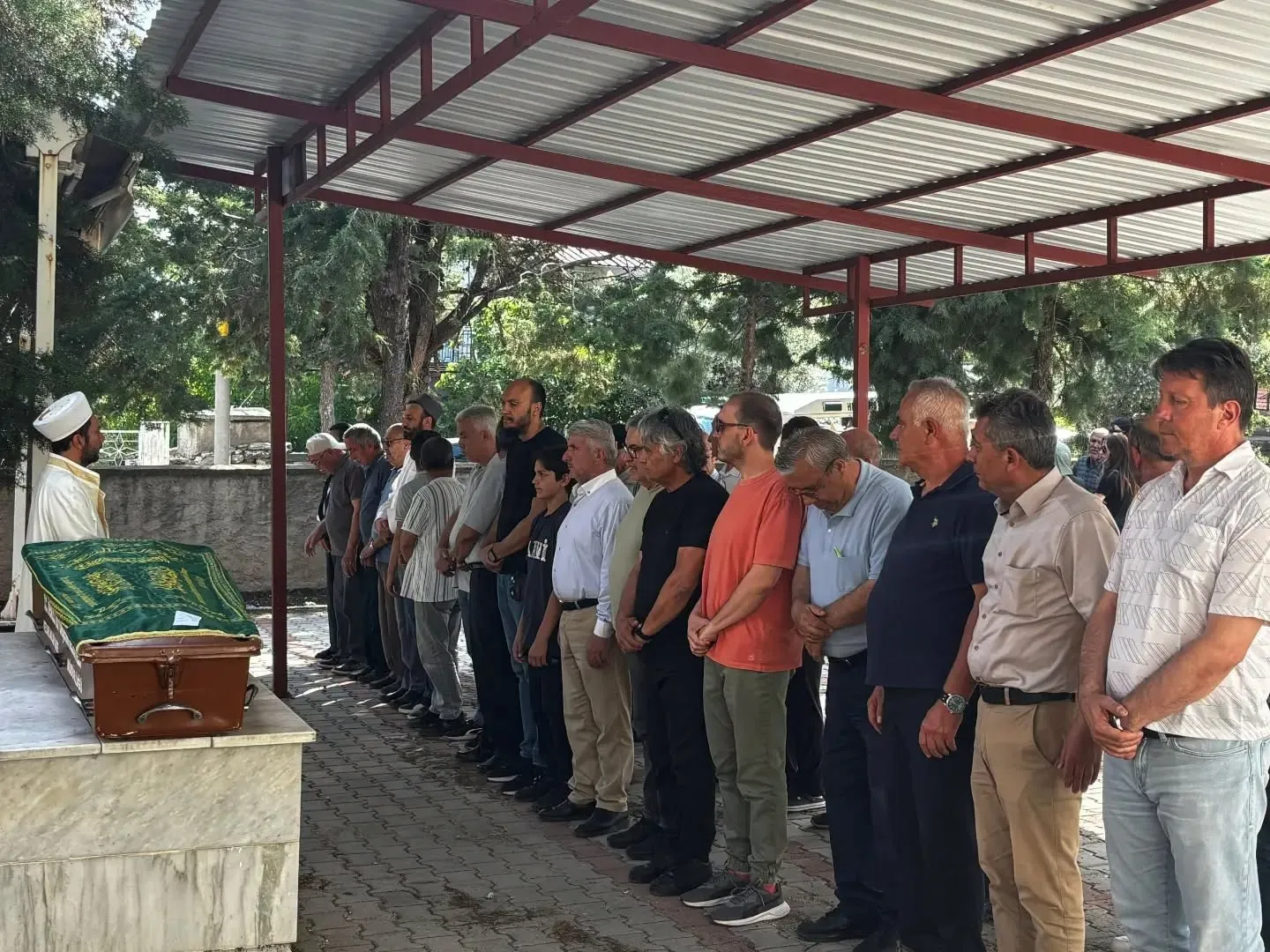 Gazeteci Kadriye Sözeri’nin acı günü: Annesi Türkan Sözeri dualarla toprağa verildi