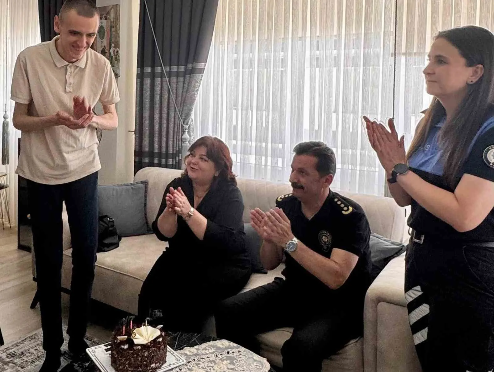 Emniyetten Emir Buğra’ya unutulmayacak doğum günü jesti