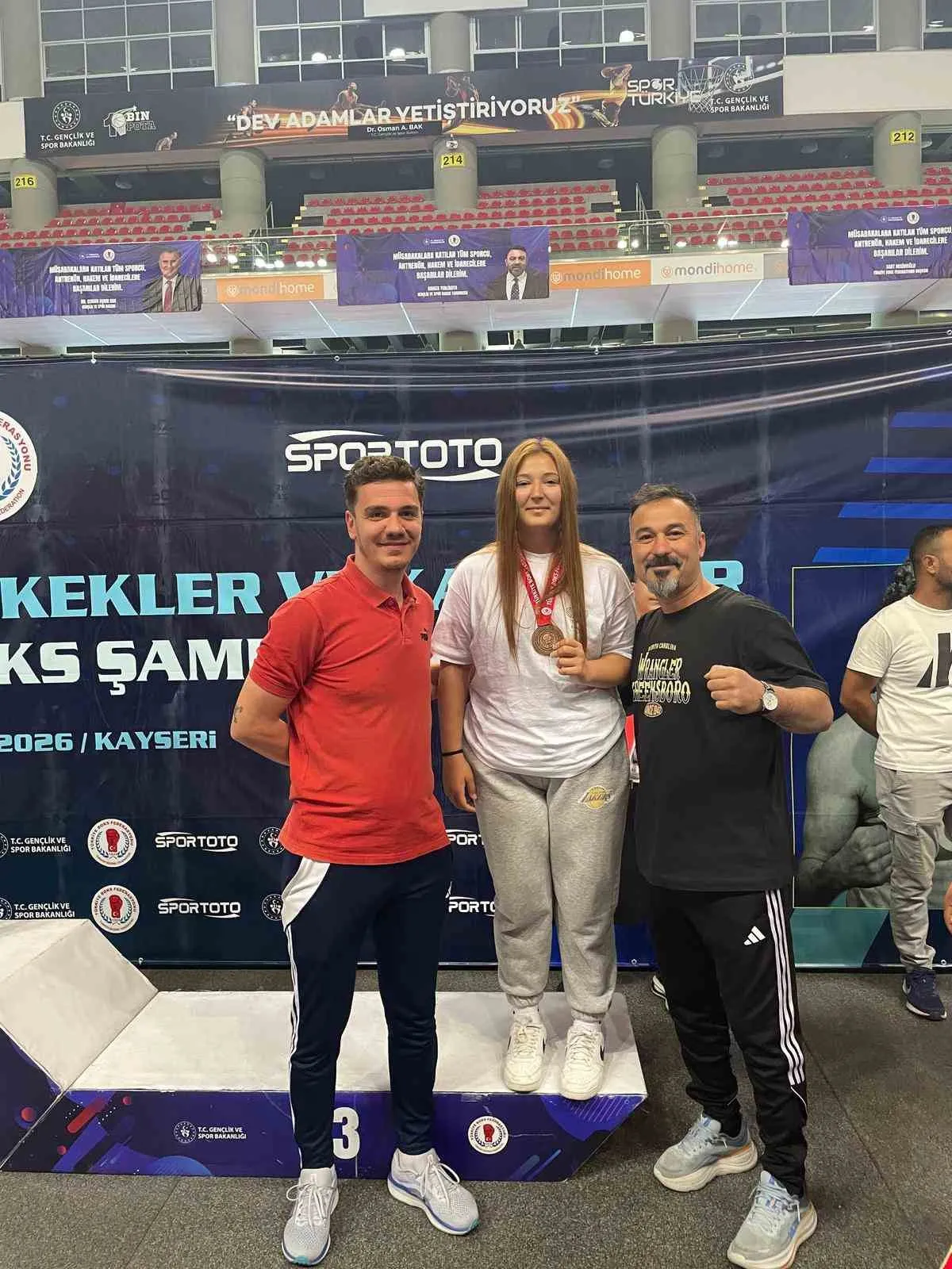 Ringin yeni yıldızı Manisa’dan çıktı: Doğa Tezcan Türkiye üçüncüsü oldu