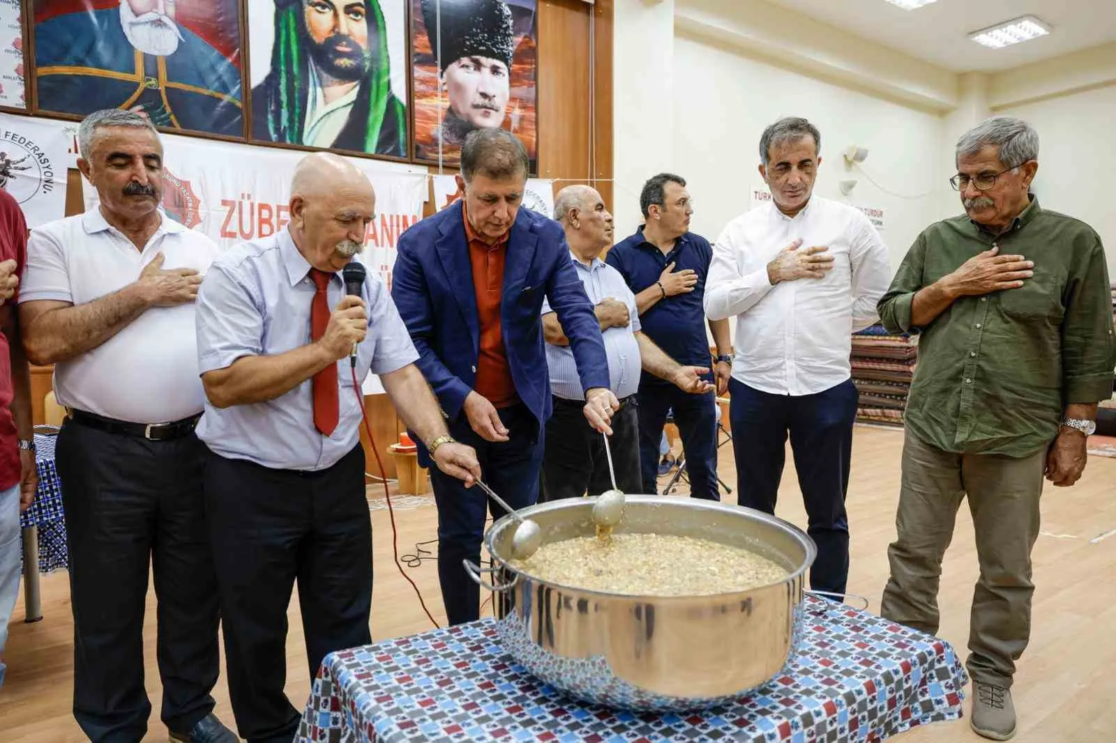 Başkan Tugay’dan birlik mesajı: Aşure lokması dostluk için paylaşıldı