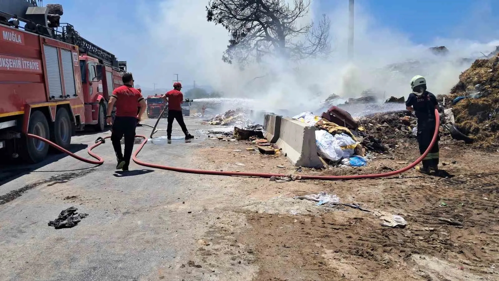 Yatağan’da korkutan dumanlar: Çöplük alan alevlere teslim oldu