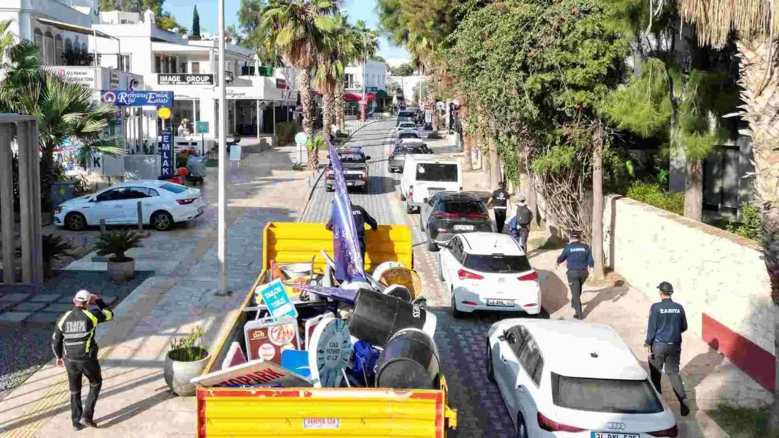 Bodrum’da sokaklar temizleniyor: İşgalci eşyalara süre verildi