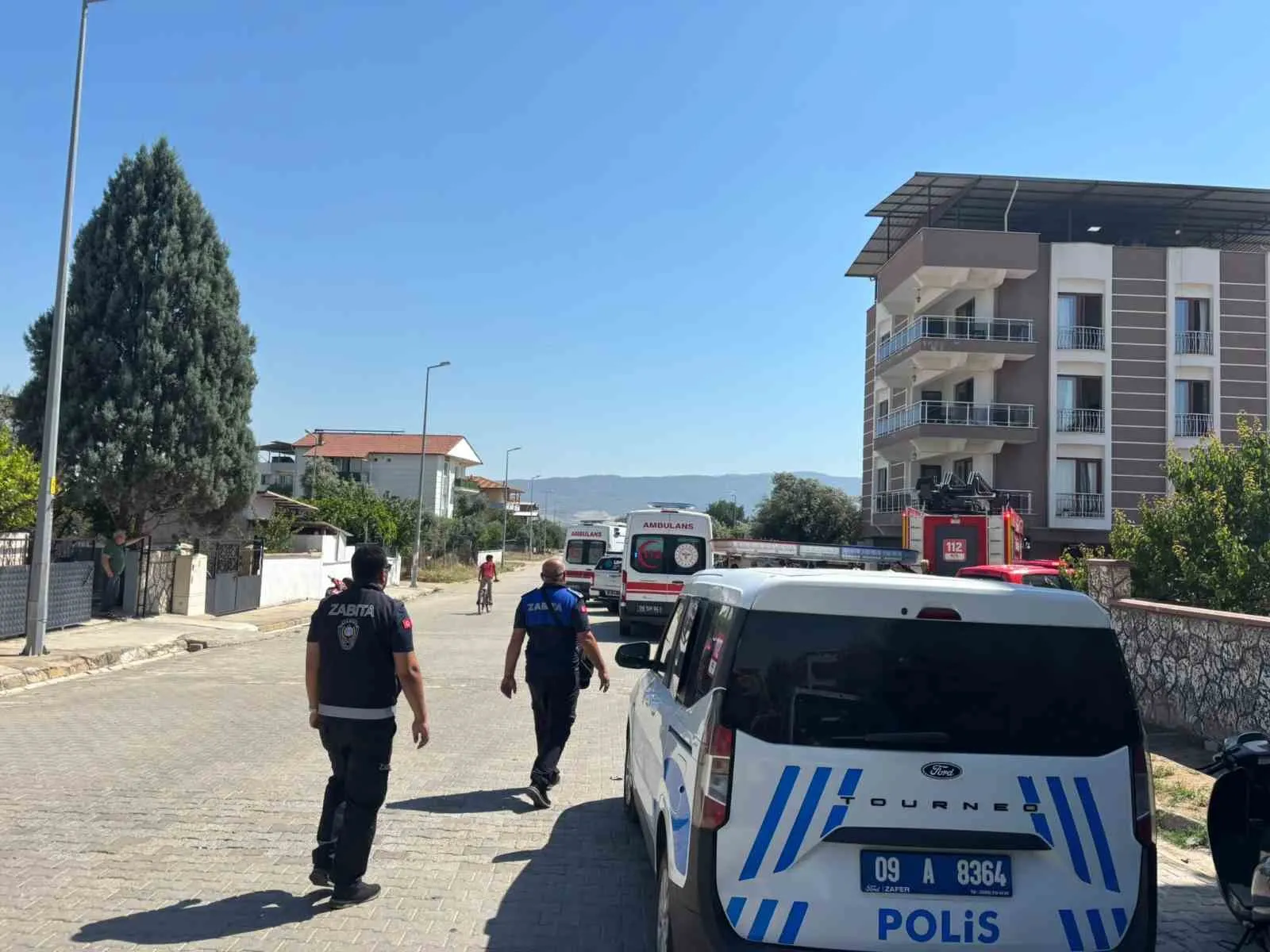 Köşk'te çatı katında alevler yükseldi: 4 kişiye acil müdahale