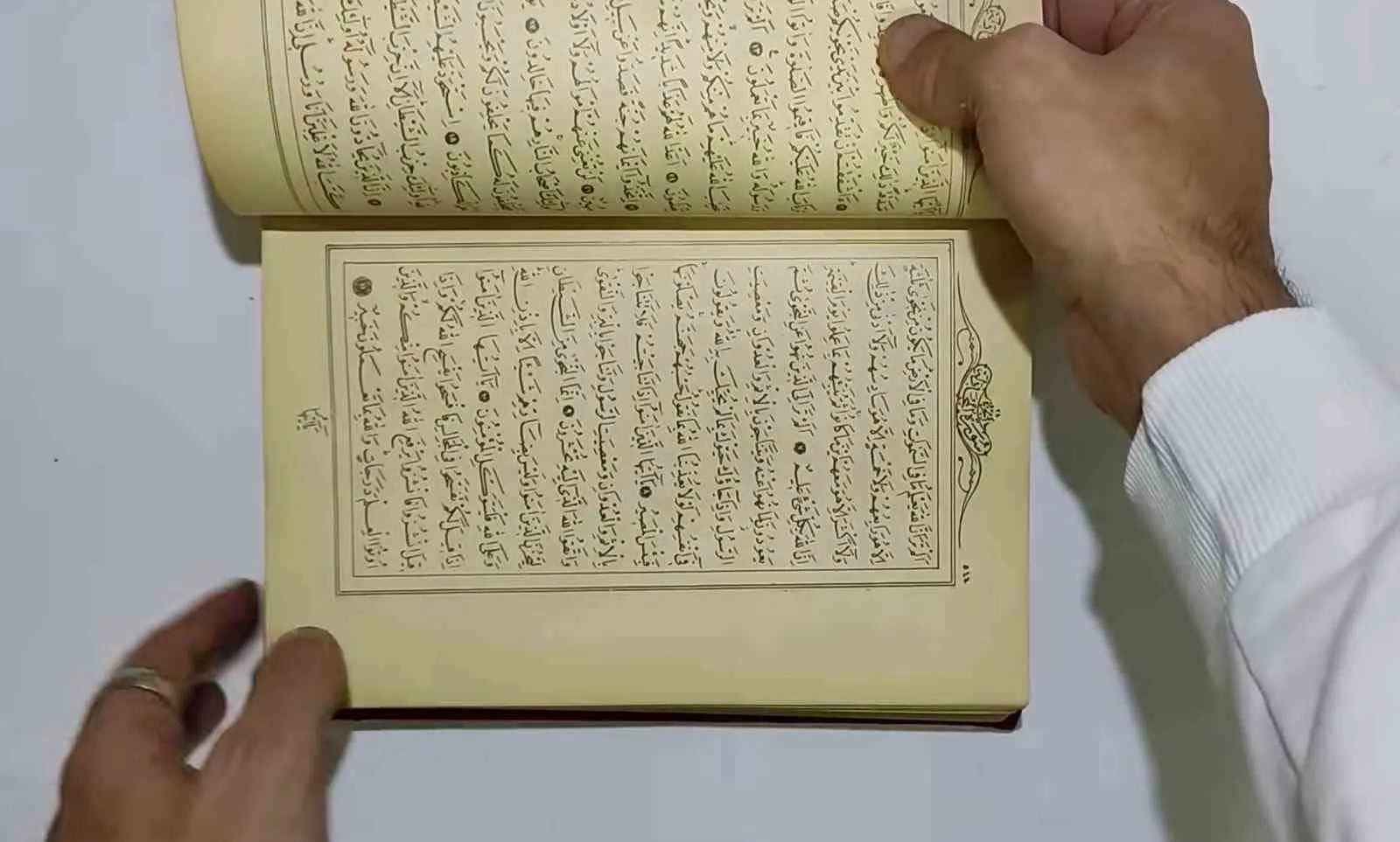 İzmirli kardeşlerin nostalji yolculuğu: Unutulmaya yüz tutmuş eşyaları hayata döndürüyorlar