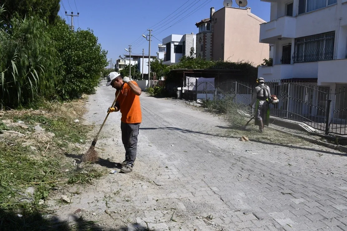 Kuşadası’nda sezon hazırlığı: Parklar ve yeşil alanlar yaza hazır