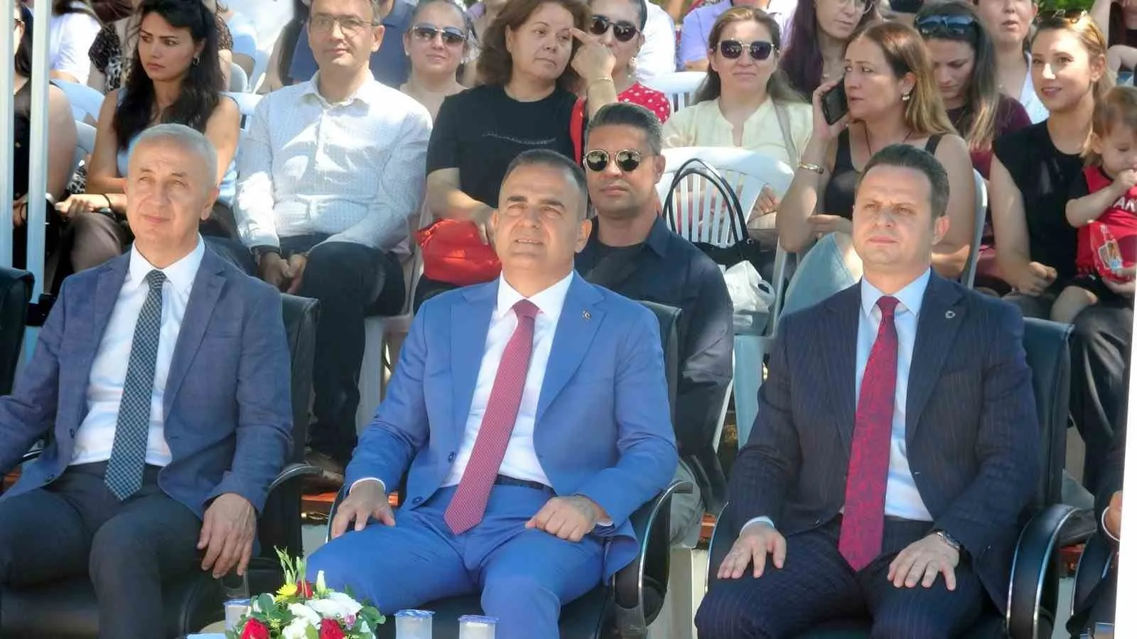 Muğla’da karne coşkusu: Vali Akbıyık’tan öğrencilere tatil mesajı