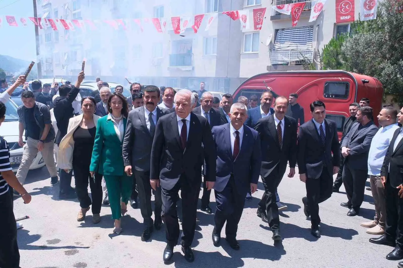 MHP İzmir’de Karabağlar Mesaisi: Terörle Mücadelede Net Tavır