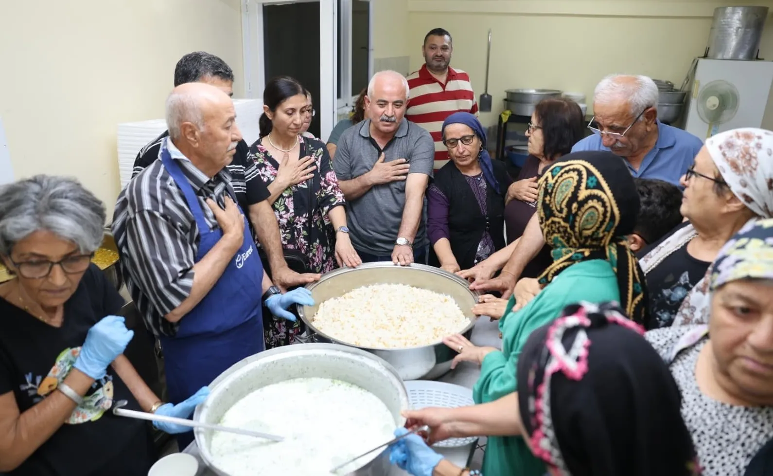 Şehzadeler’de Muharrem buluşması: Başkan Şimşek orucunu vatandaşlarla açtı
