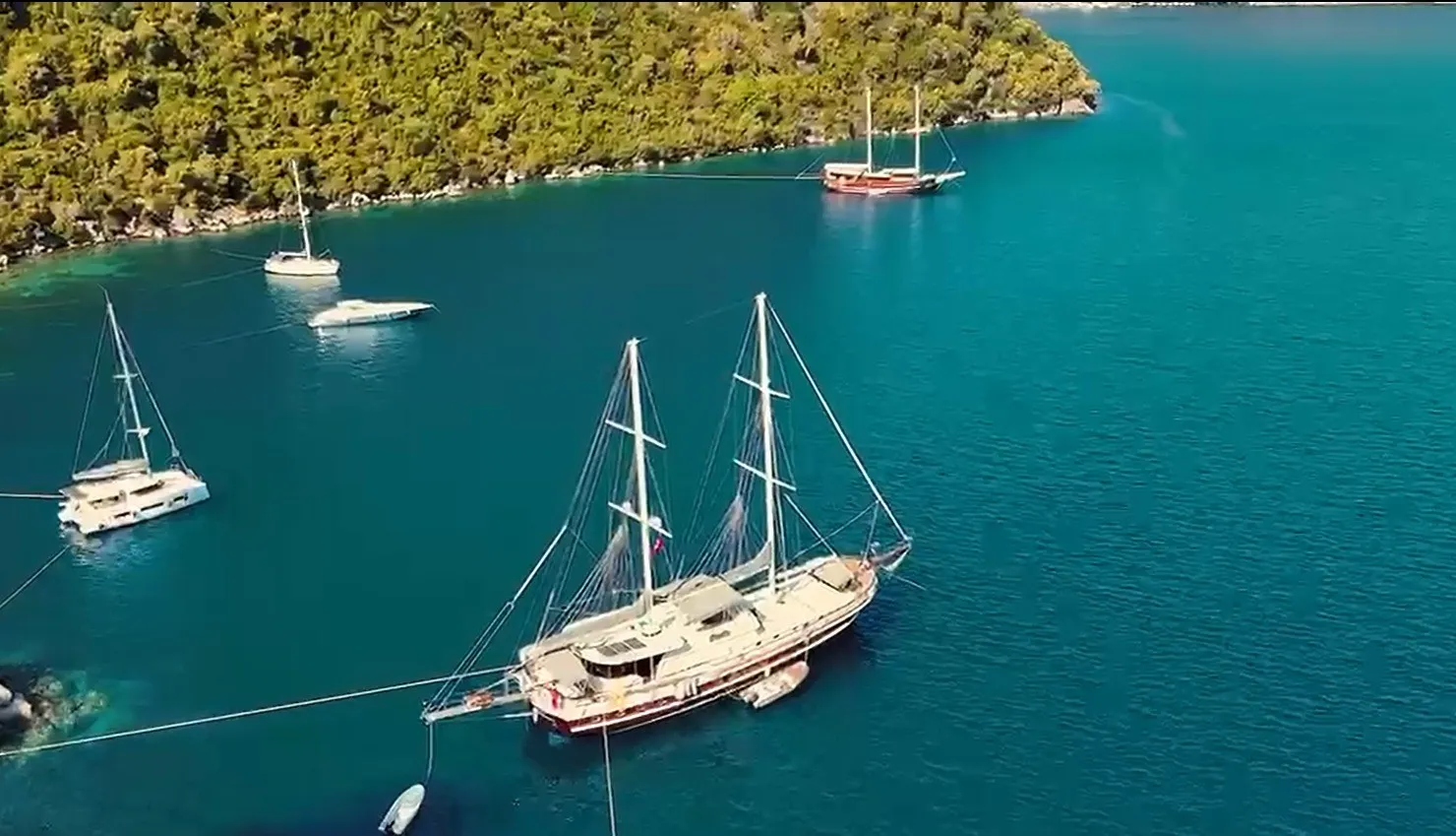 Mavi sularda izole tatil arayanların rotası Marmaris: Lüks yatlar ilgi odağı