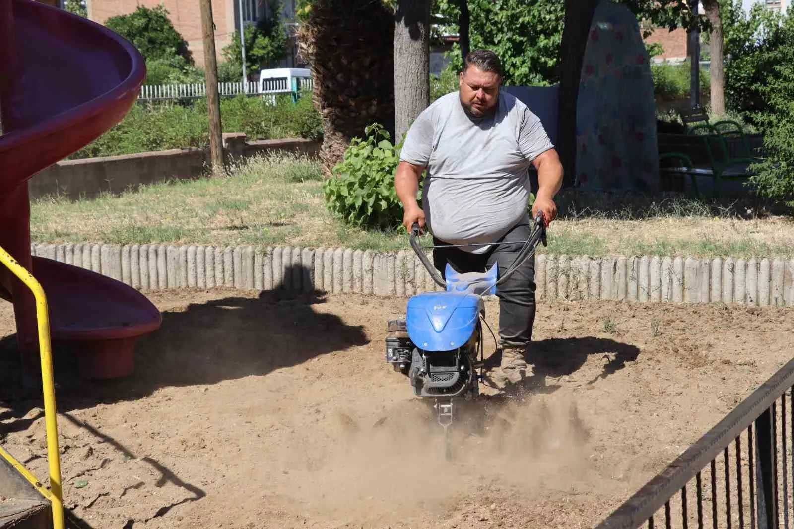 Nazilli’de parklar yaza hazırlanıyor: Çocuklar için güvenli, herkes için konforlu alanlar