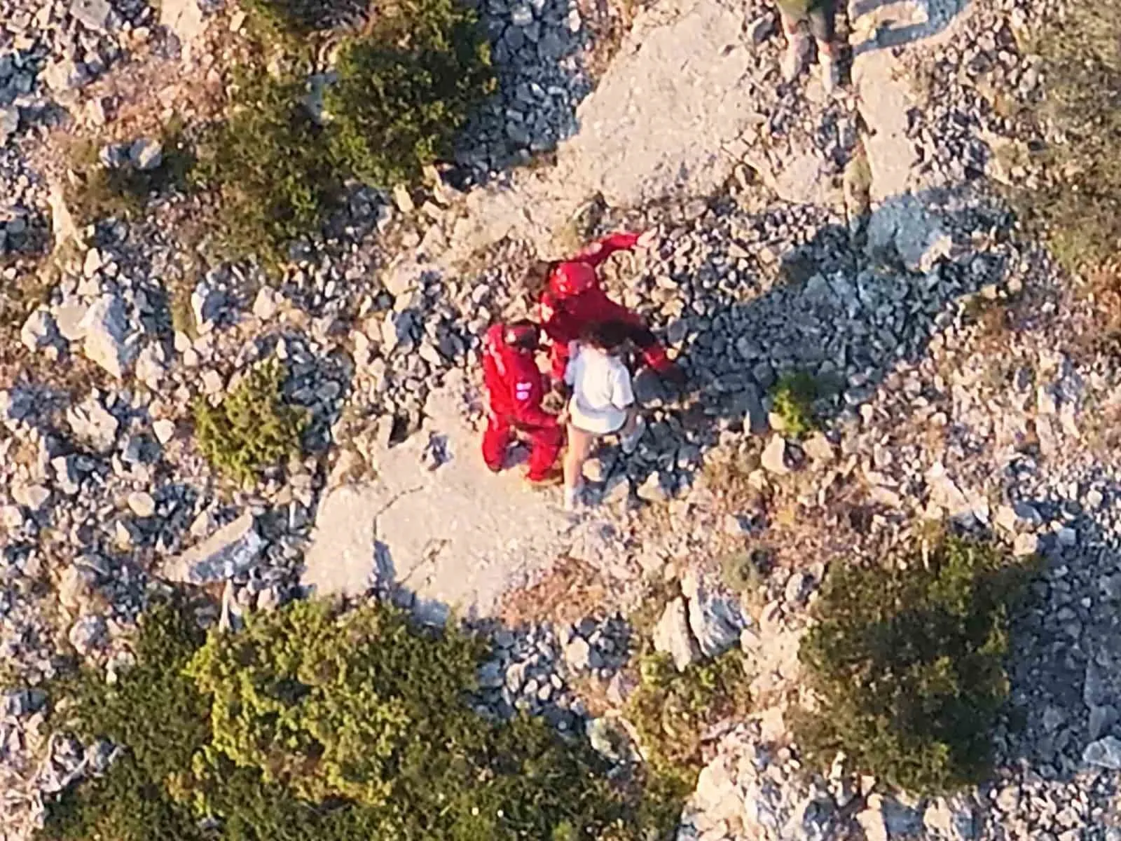 Spil Dağı'nda korku dolu anlar: İki doğa tutkunu sarp kayalıklarda mahsur kaldı