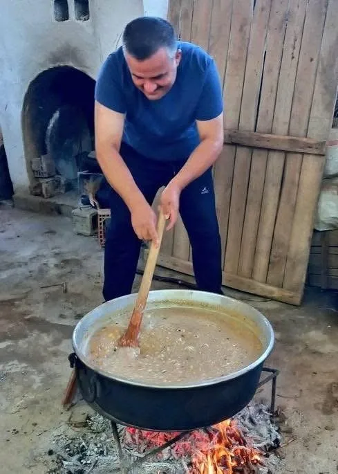 Sarıgöl’de Muharrem bereketi: Kazanlar kaynadı, gönüller birleşti