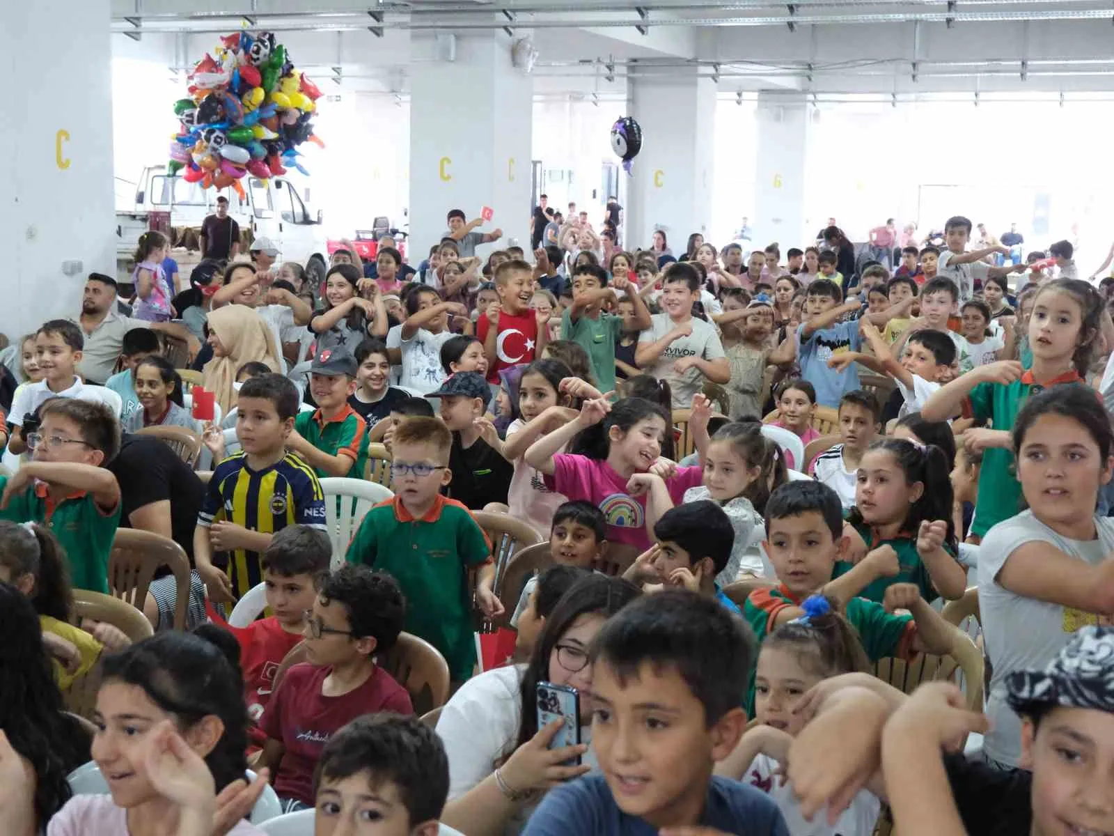 Buharkent’te karne coşkusu: Minikler festivalle moral depoladı